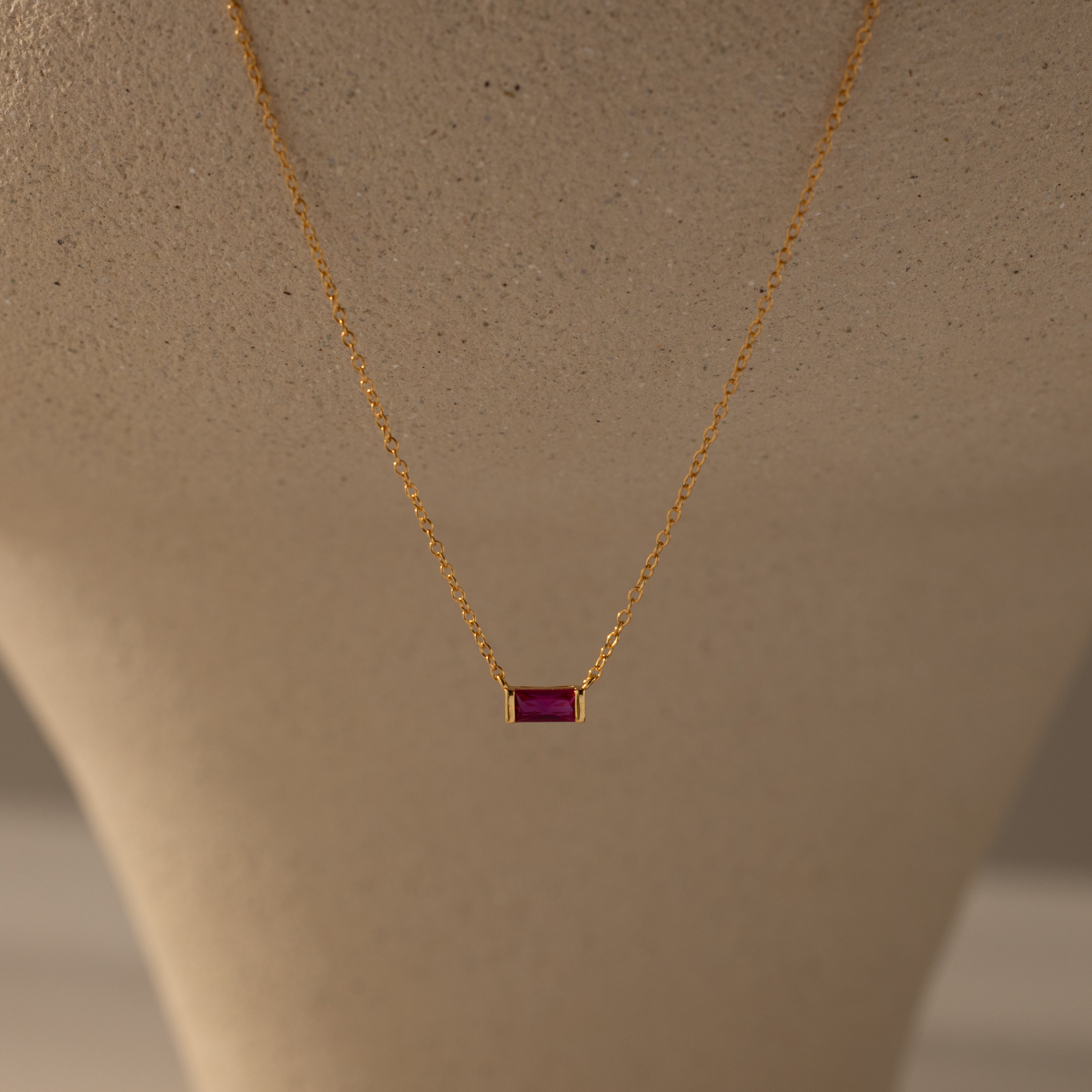 Collier avec pierre de naissance émeri 