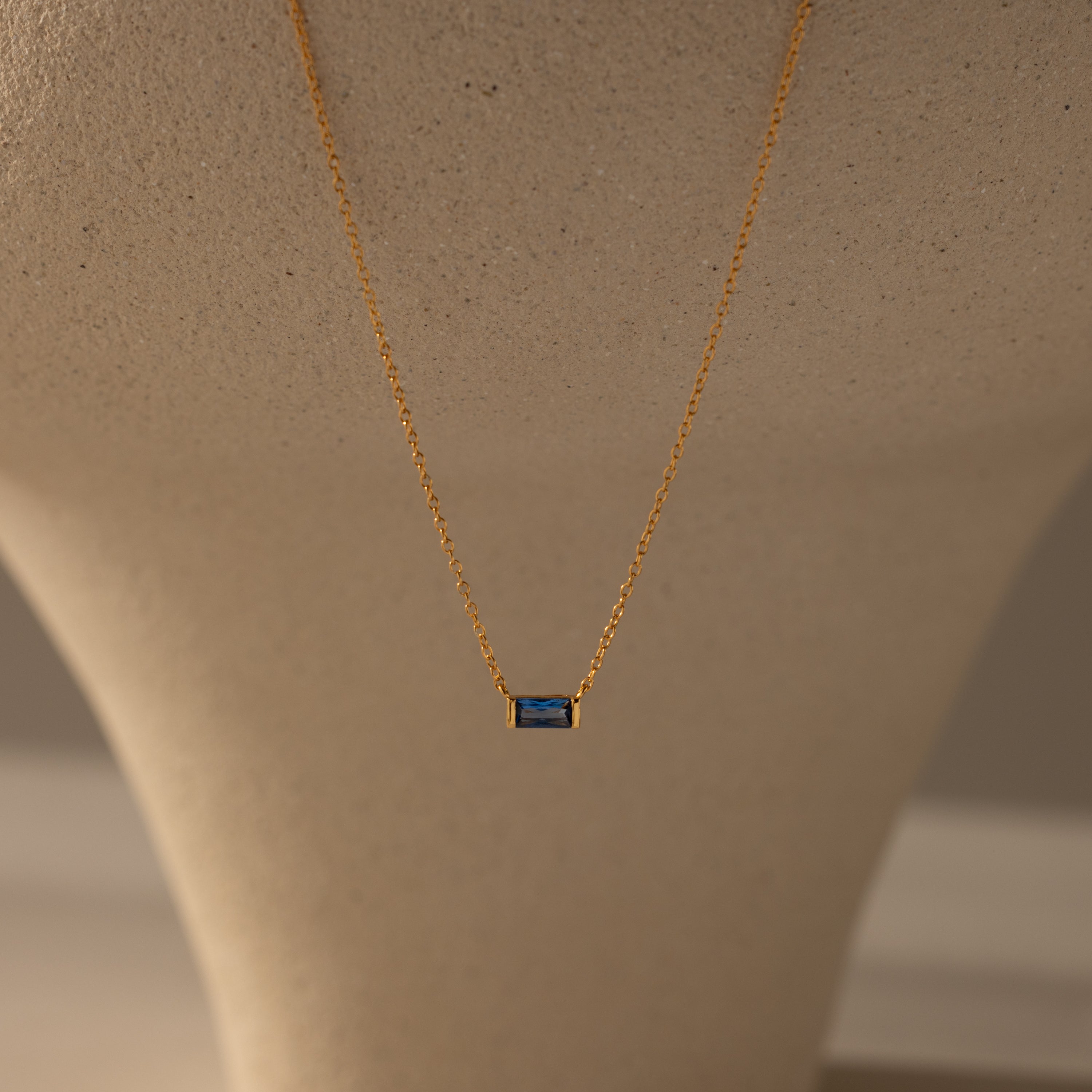 Collier avec pierre de naissance émeri 