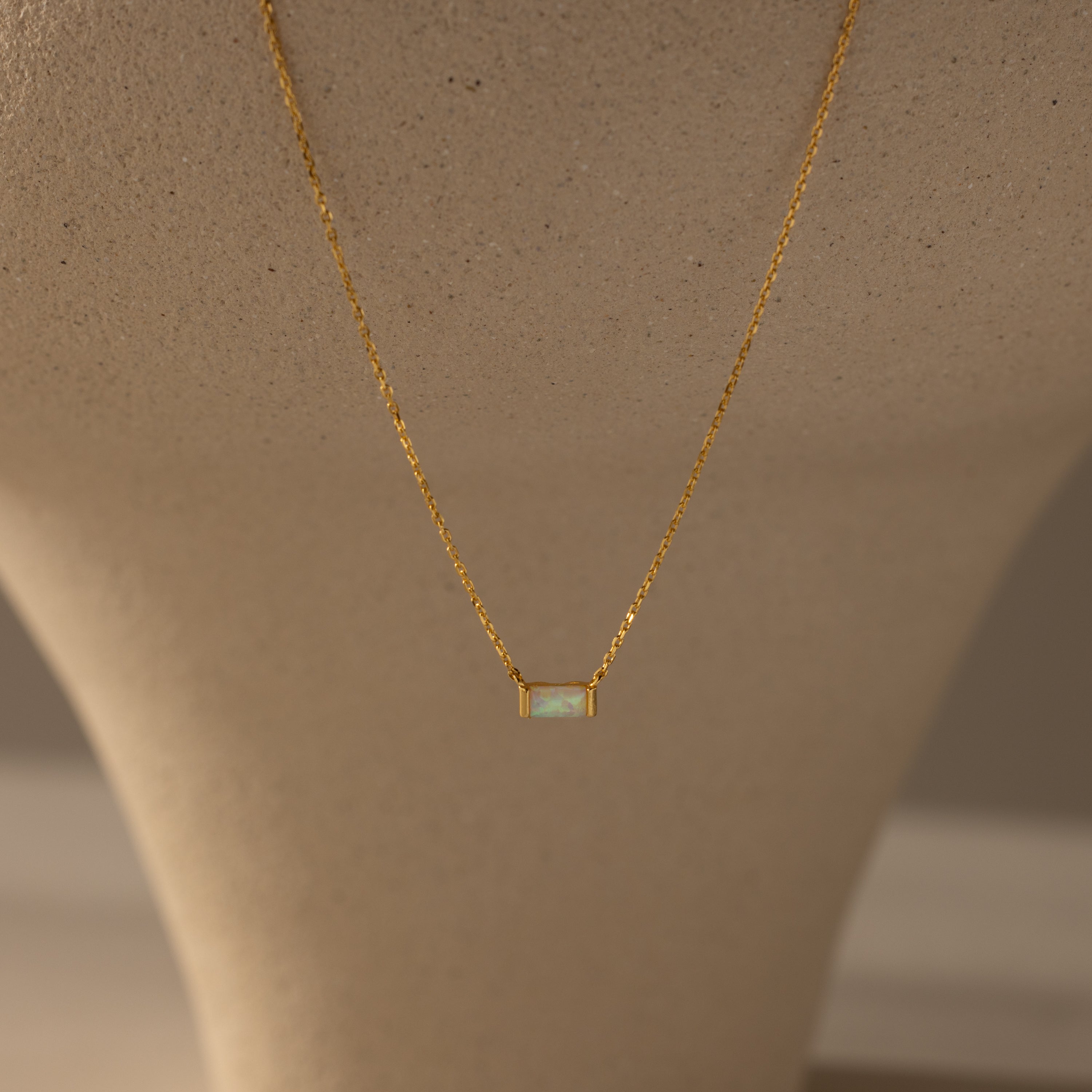 Collier avec pierre de naissance émeri 