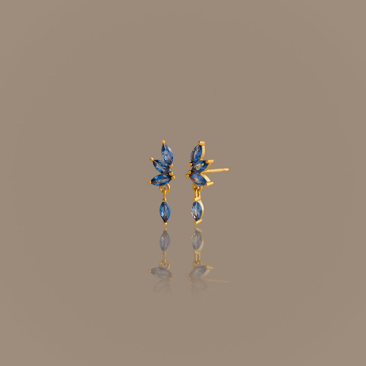 Clous d'oreilles à dos plat en alexandrite