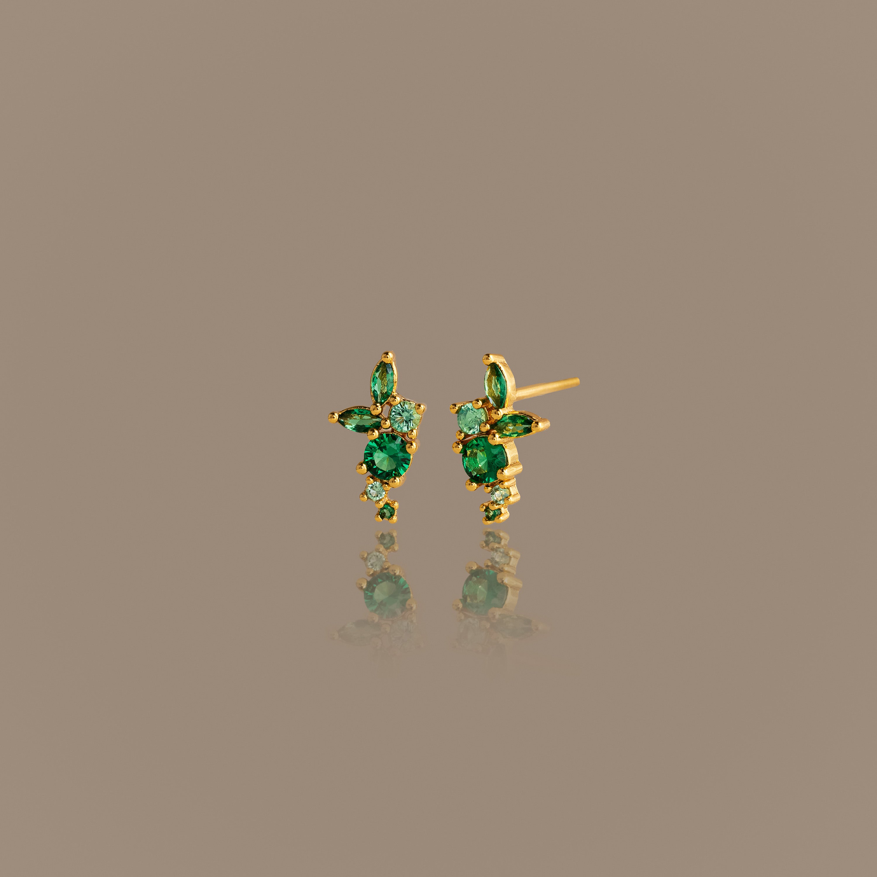 Clous d'oreilles à dos plat en alexandrite