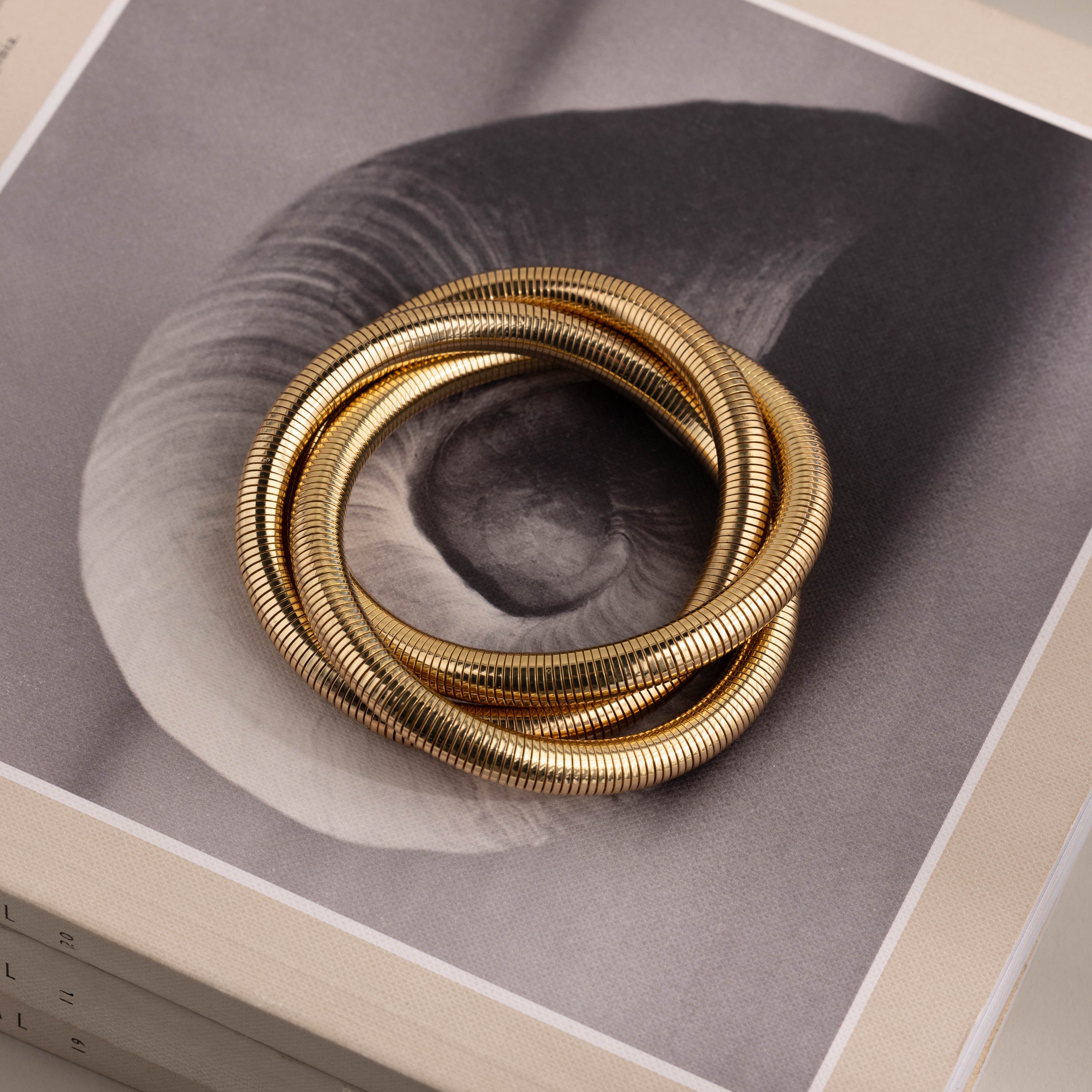 Ribbed Infinity Bangle