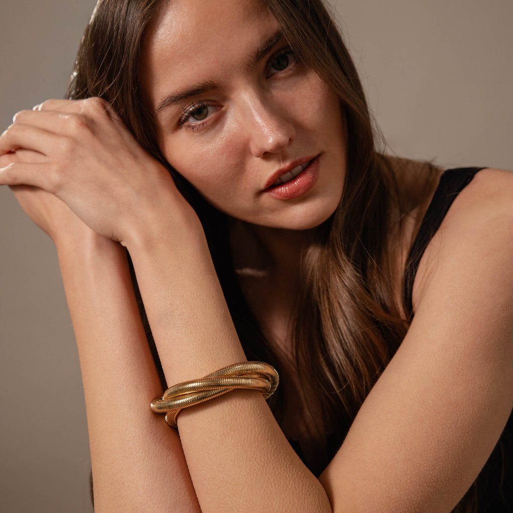 Ribbed Infinity Bangle