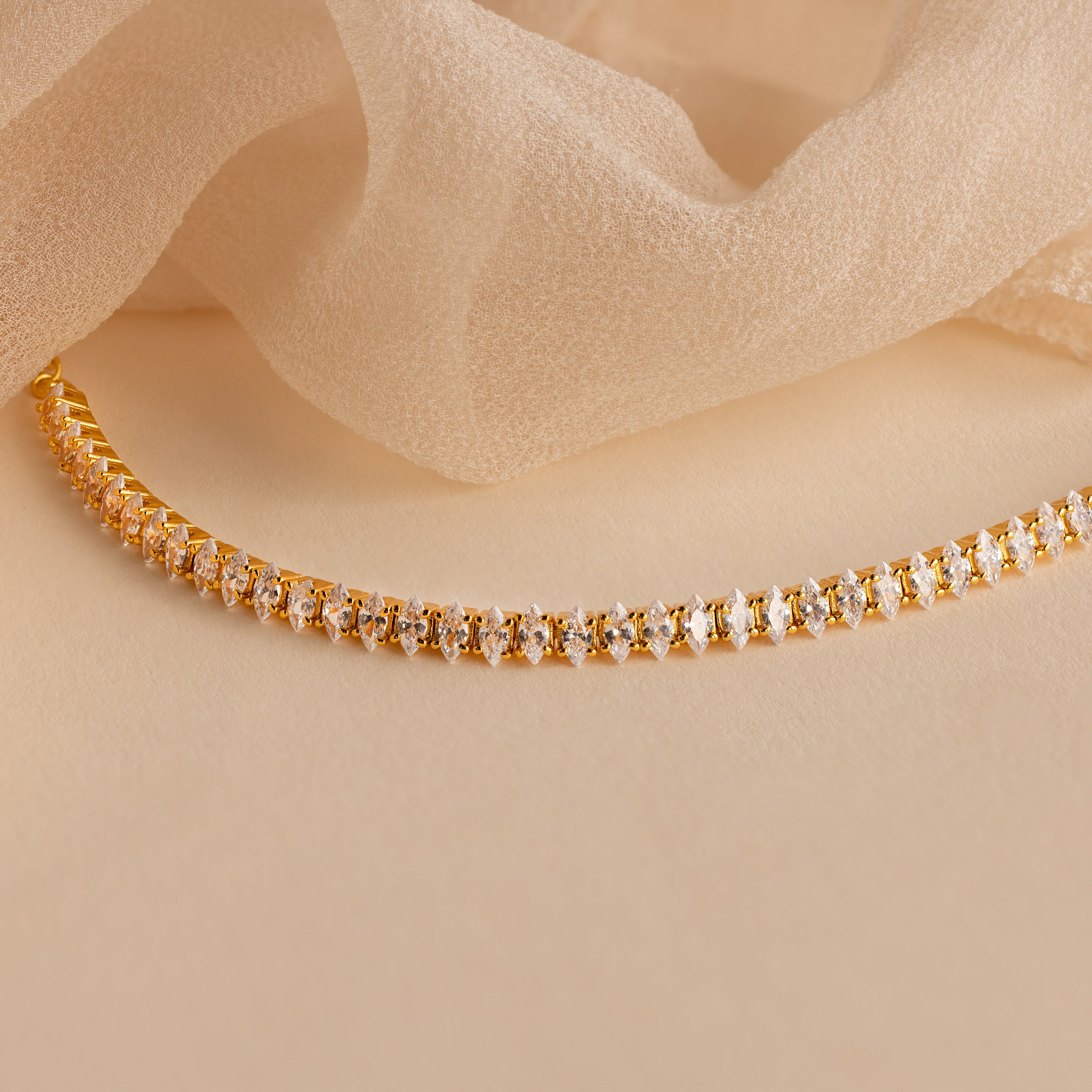 Bracelet tennis marquise en or 18 carats avec diamants