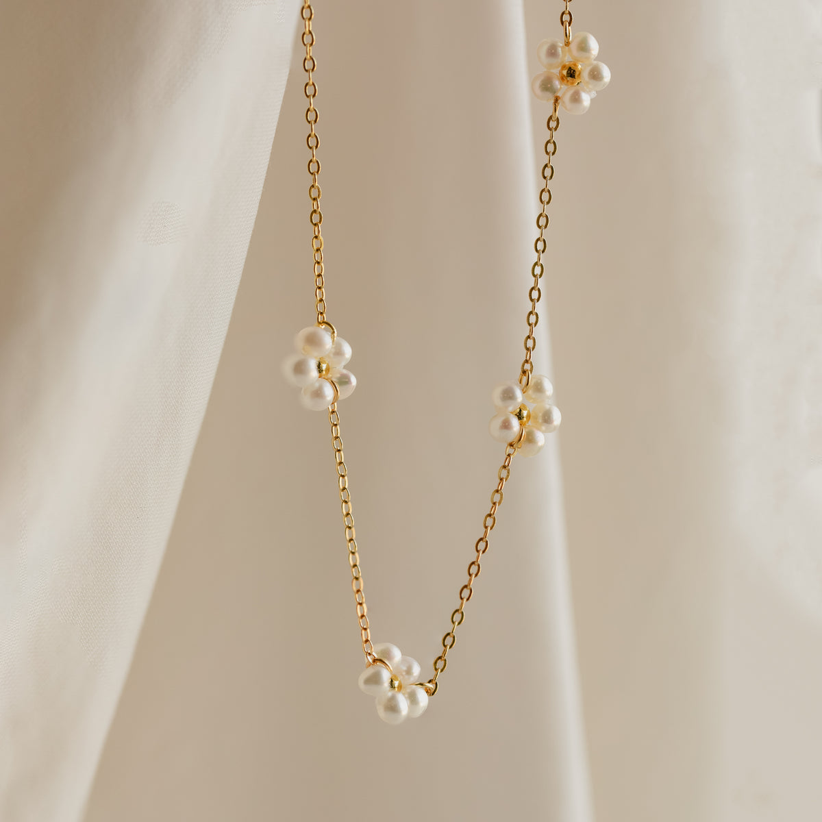 Flower Pearl Jewelry Set in 18K Gold
