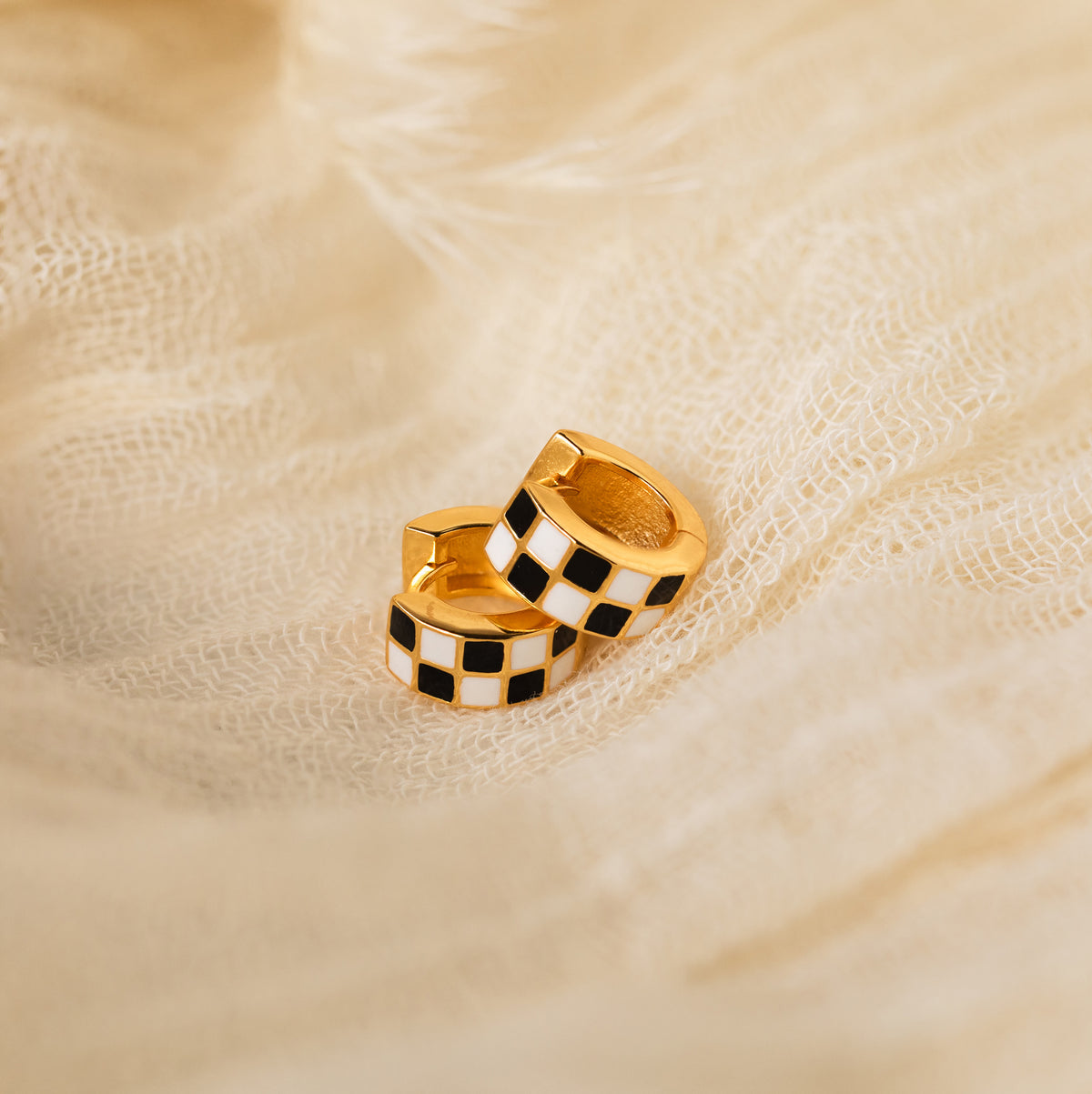 Checkered Huggies