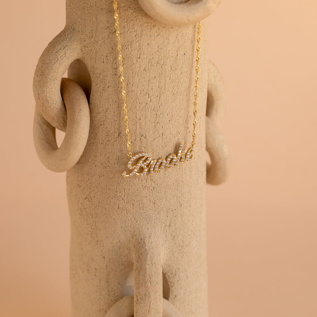 Elegant Pave Name Necklace in 18K Gold