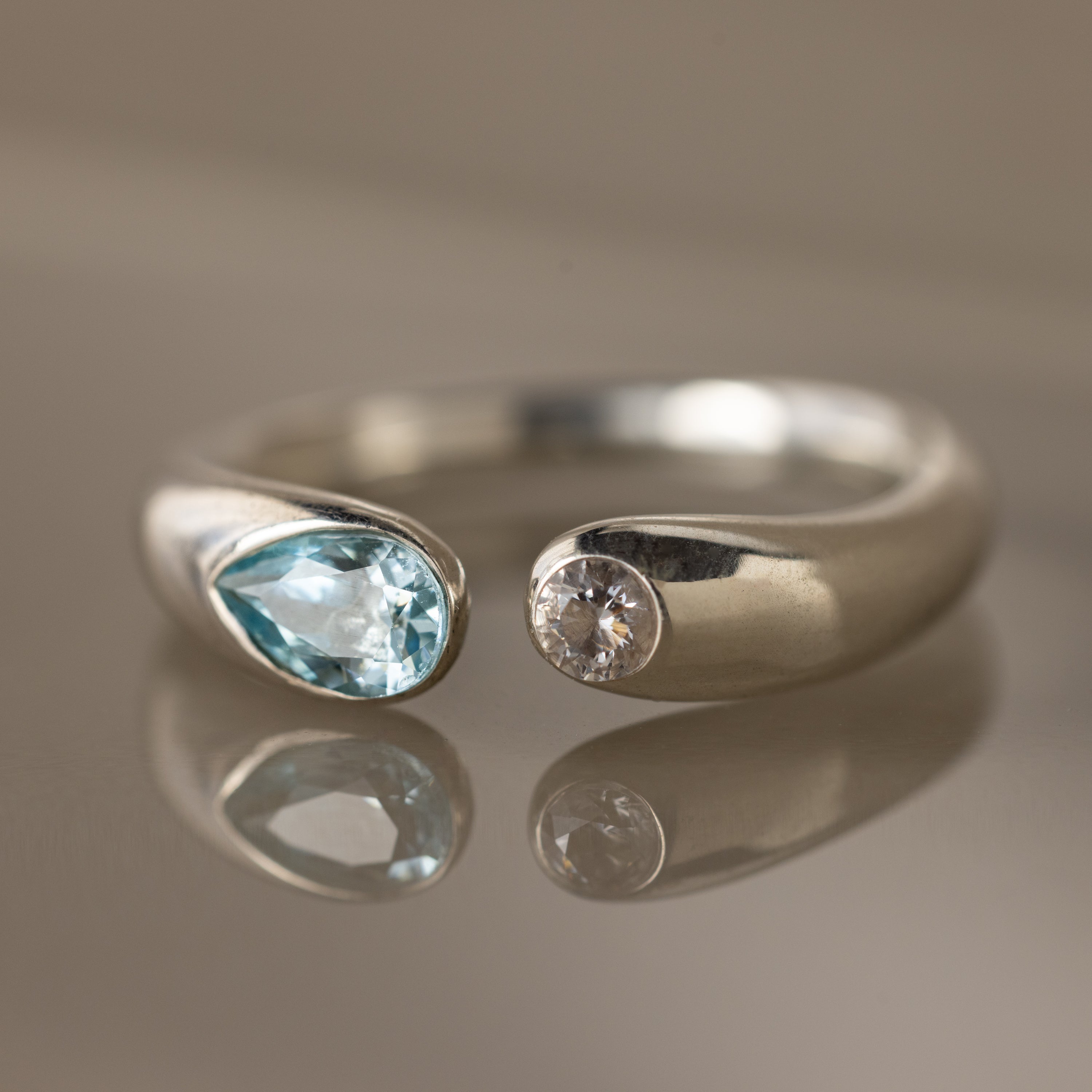 Bague chevalière avec pierre de naissance Toi et Moi