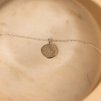 Collier avec pièce de monnaie et empreinte de patte