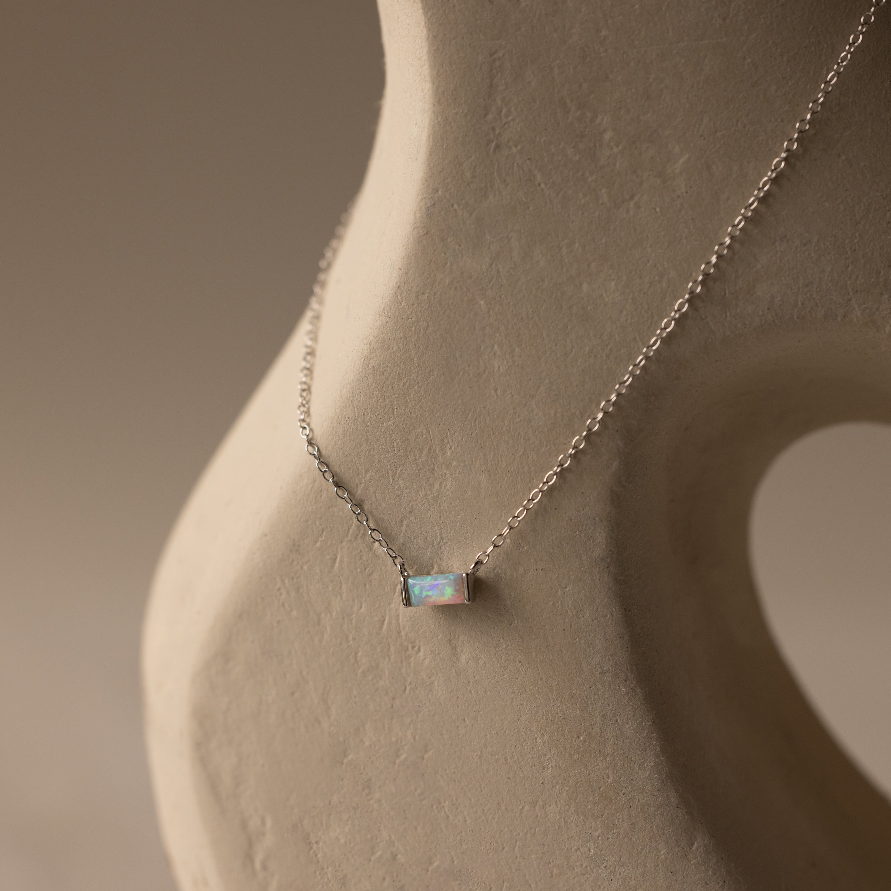 Collier avec pierre de naissance émeri 