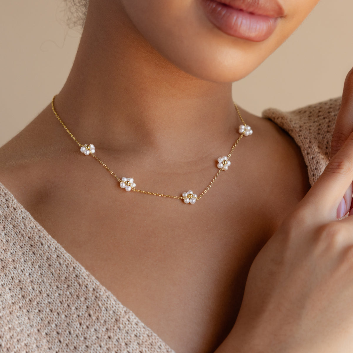 Flower Pearl Jewelry Set in 18K Gold