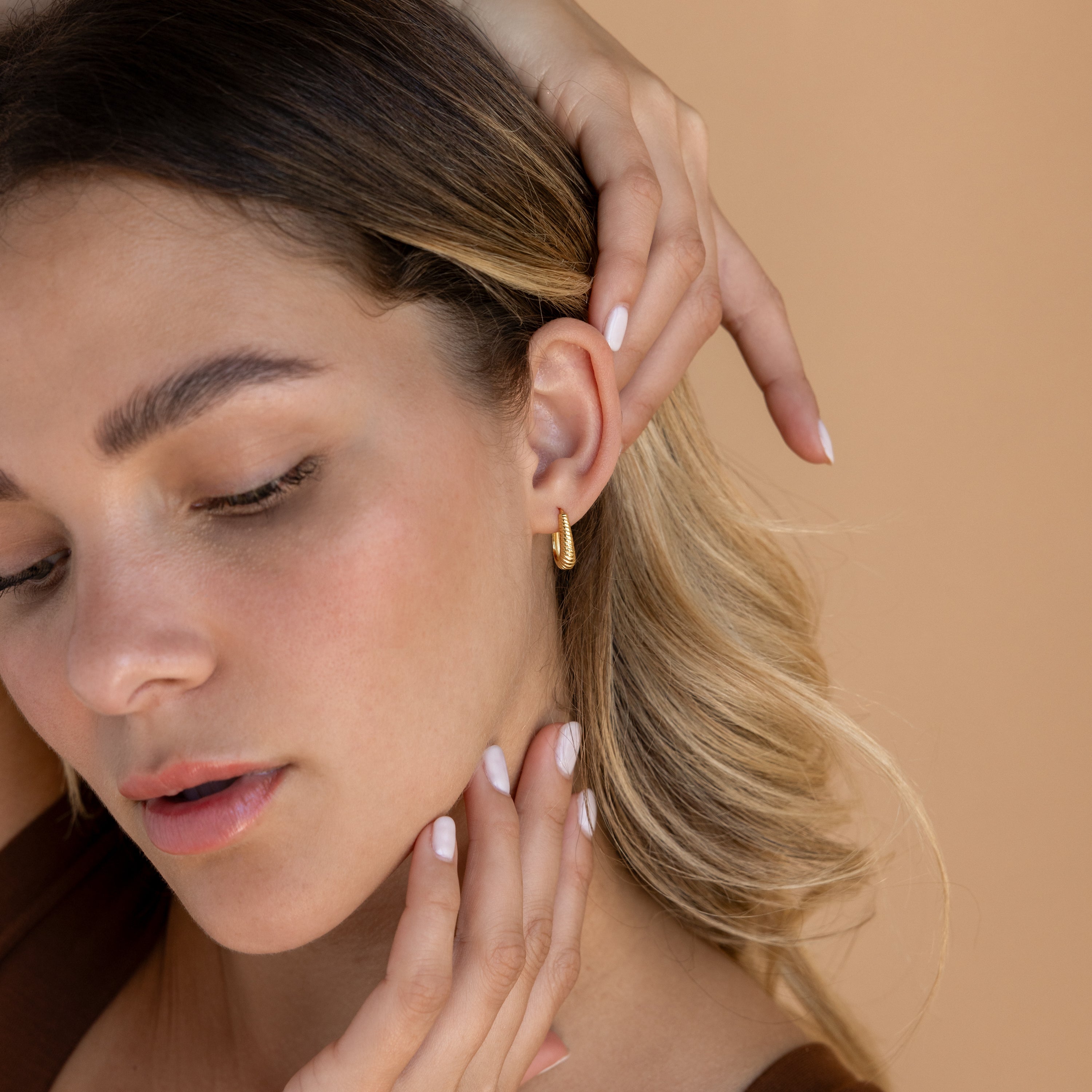 Bold Ribbed Hoops in 18K Gold