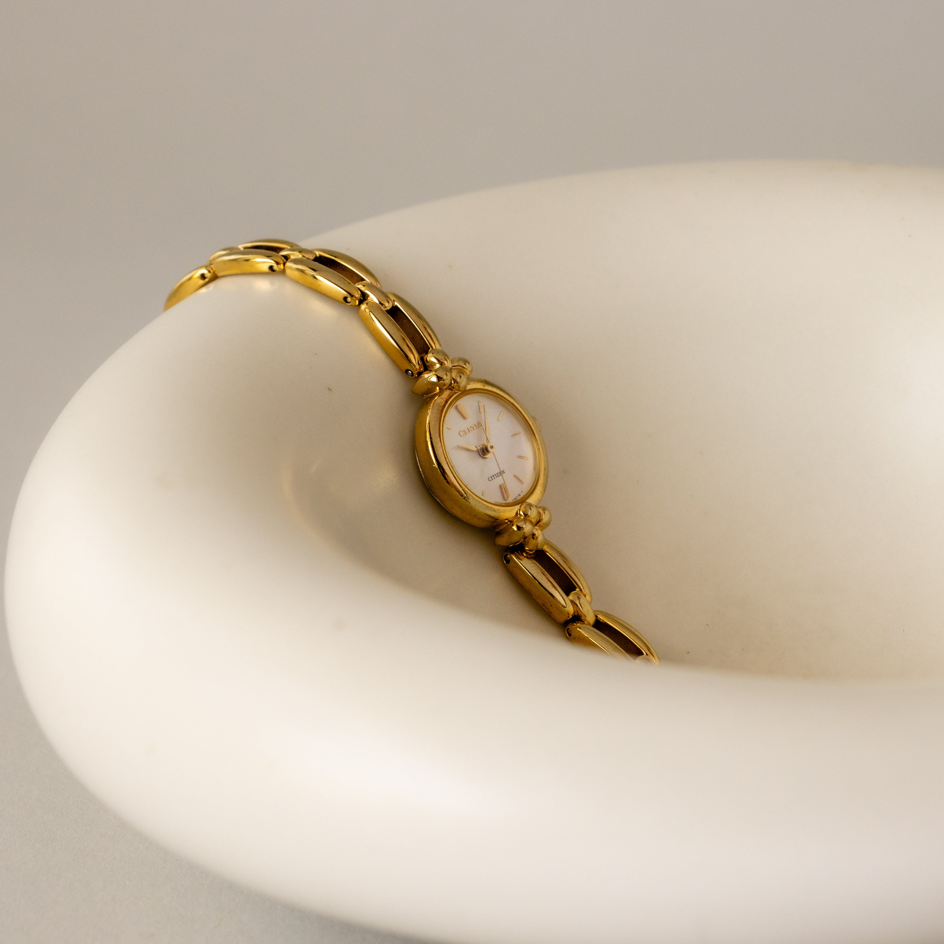 Vintage Citizen Cletia Round Gold Watch