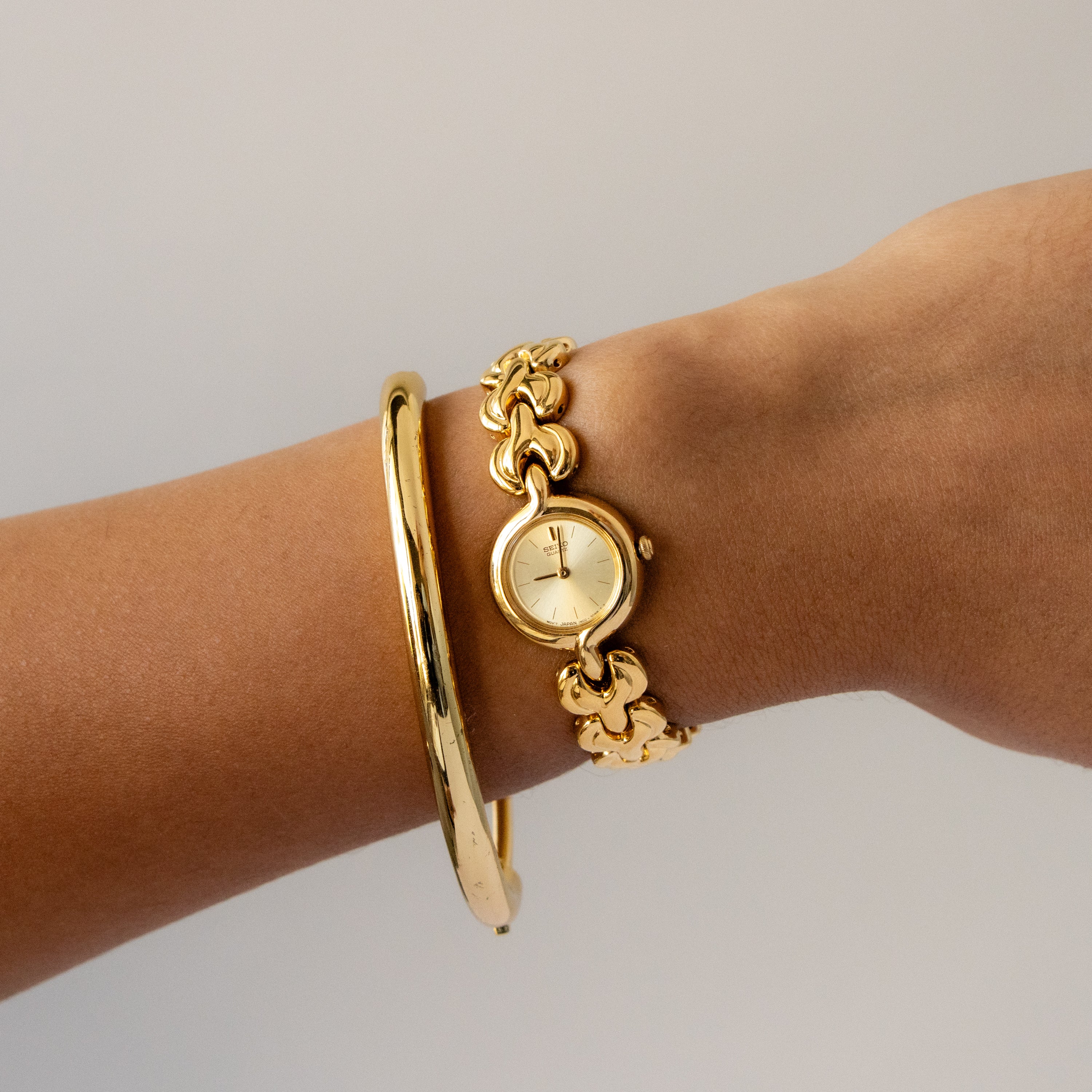 Vintage Seiko Round Sculptural Link Gold Watch