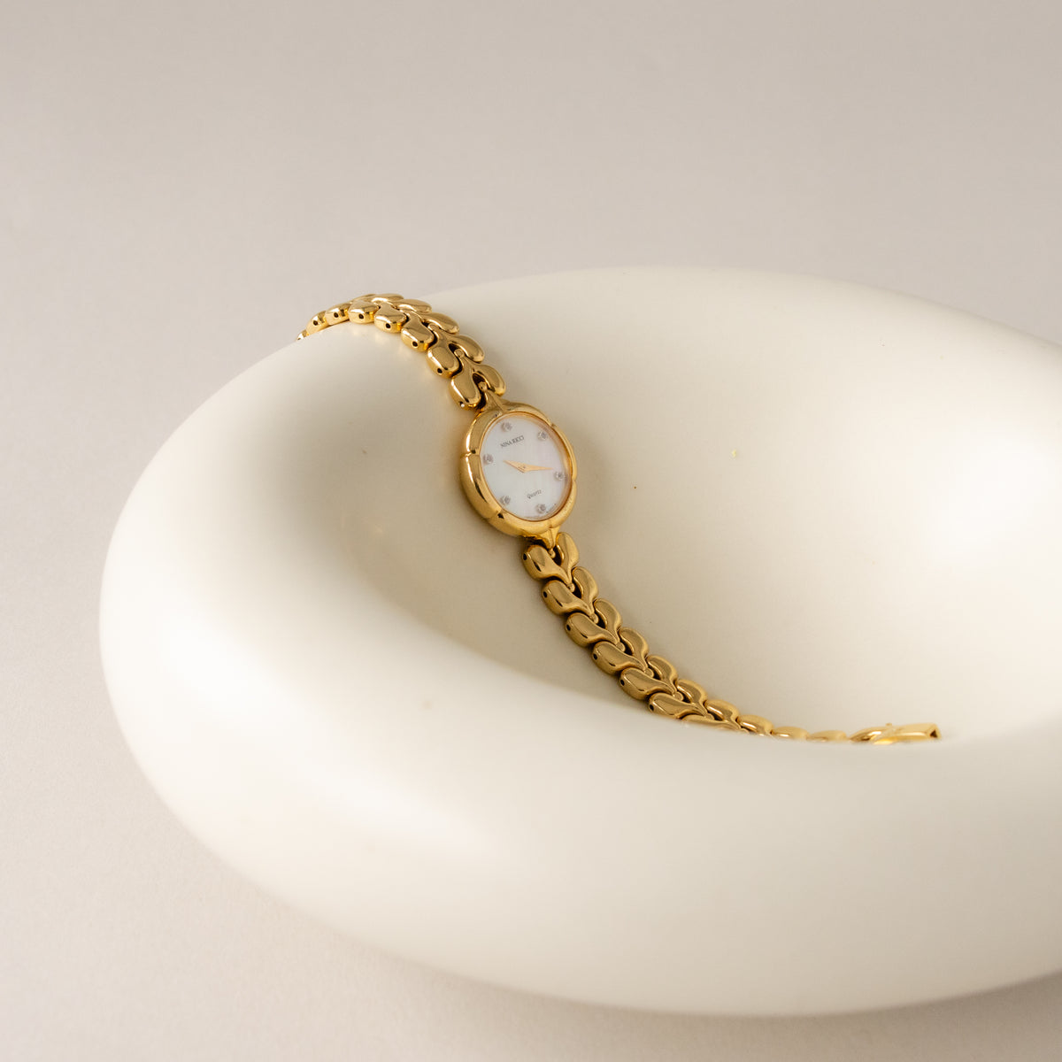 Vintage Nina Ricci Round Pearl Gold Watch
