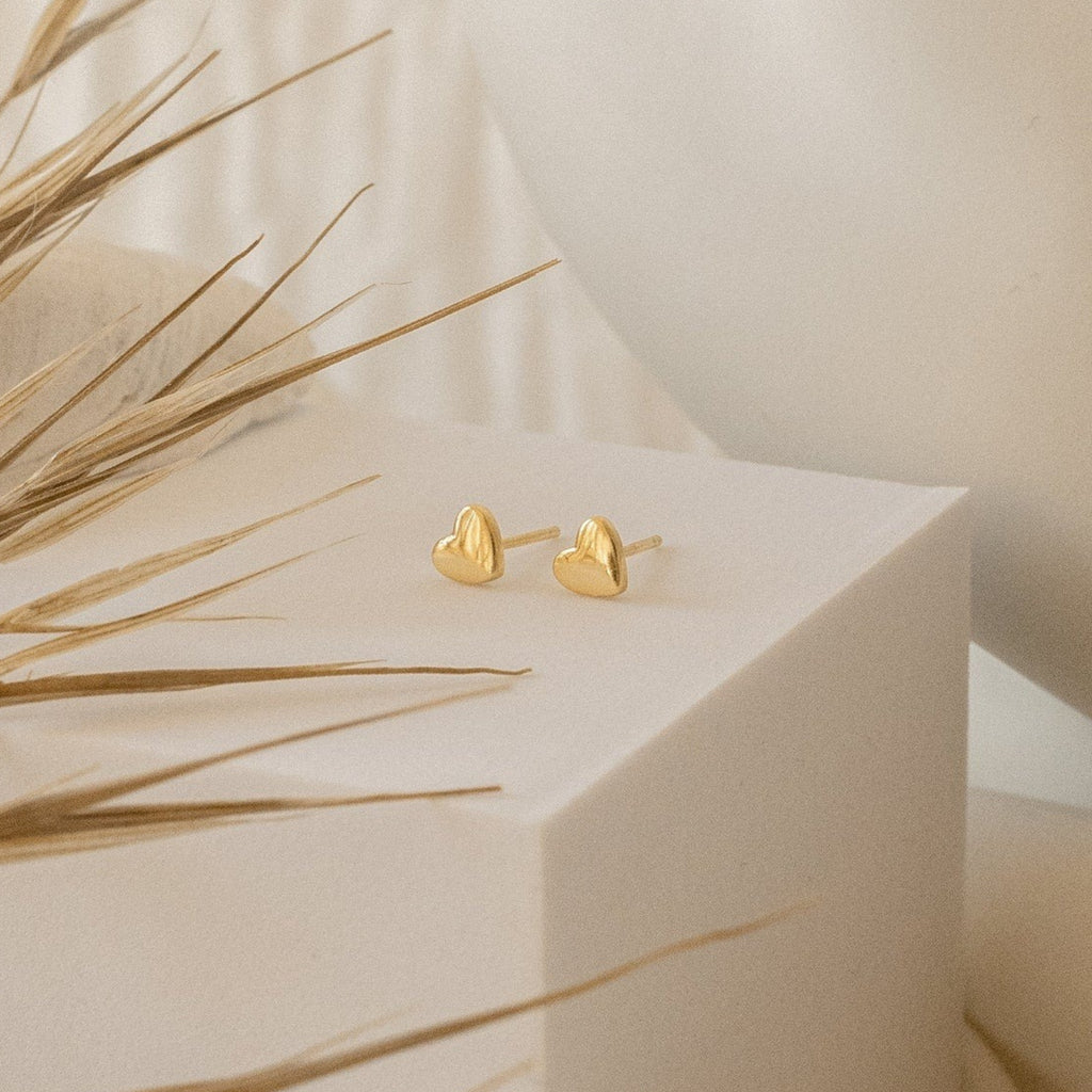 Classic Heart Studs in 18K Gold