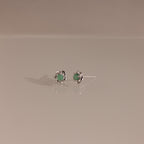 Mini clous d'oreilles en argent sterling avec fleur de jade