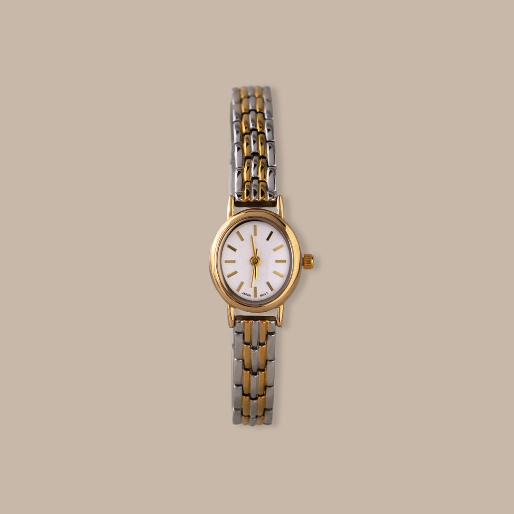 Montre ovale fine en or 18 carats
