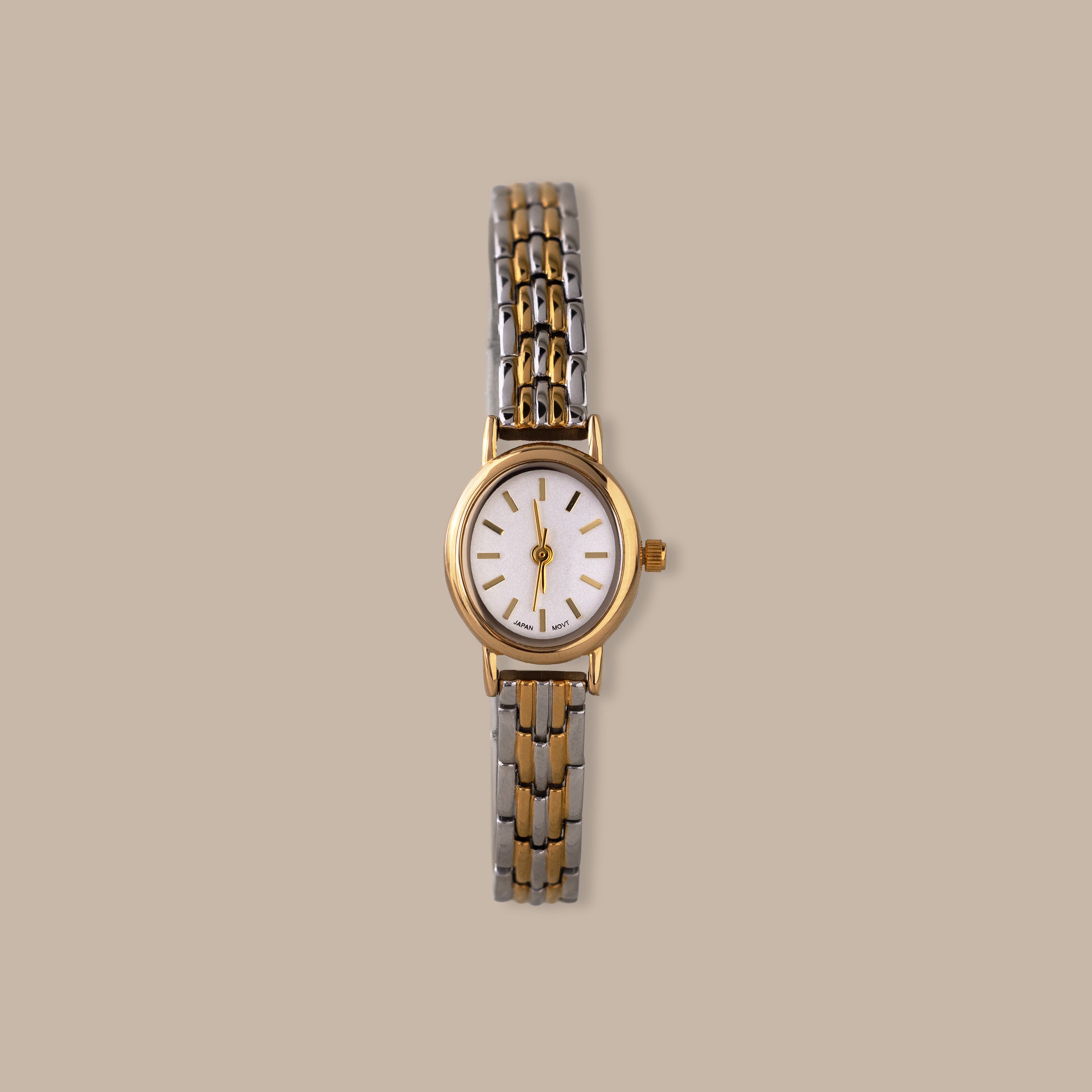 Montre ovale fine en or 18 carats