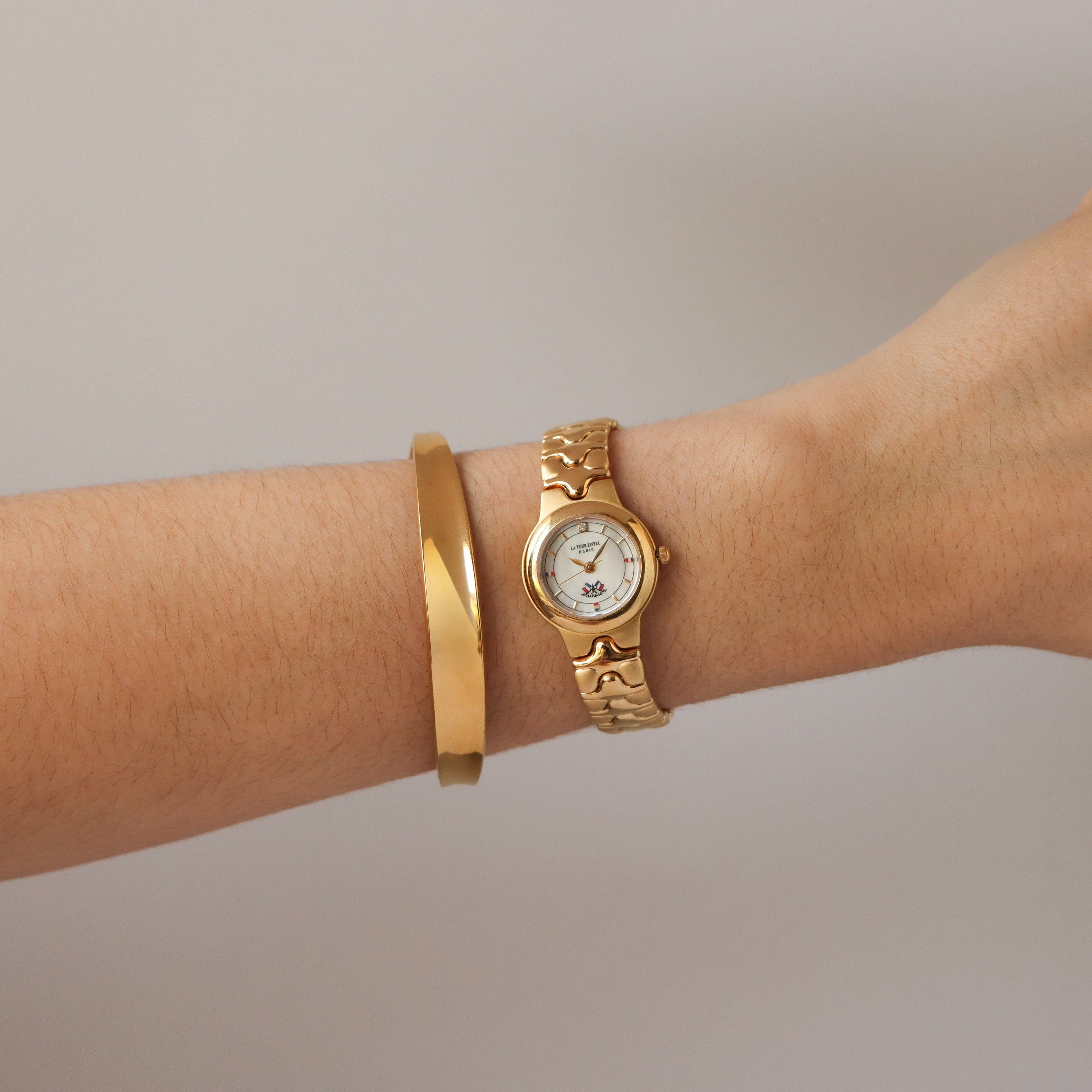 Vintage La Tour Eiffel Round Pearl Gold Watch