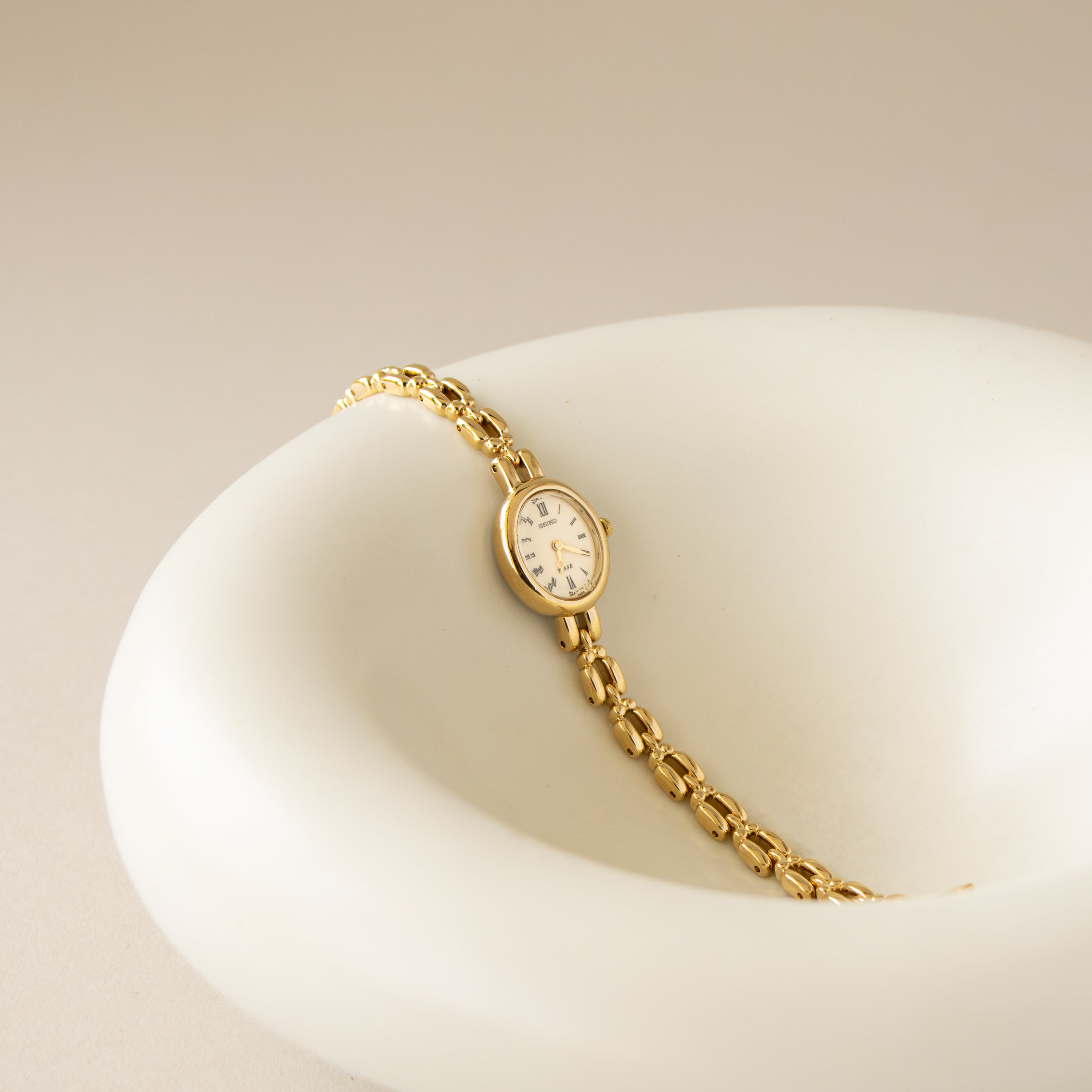 Vintage Seiko Tissé Oval Gold Watch