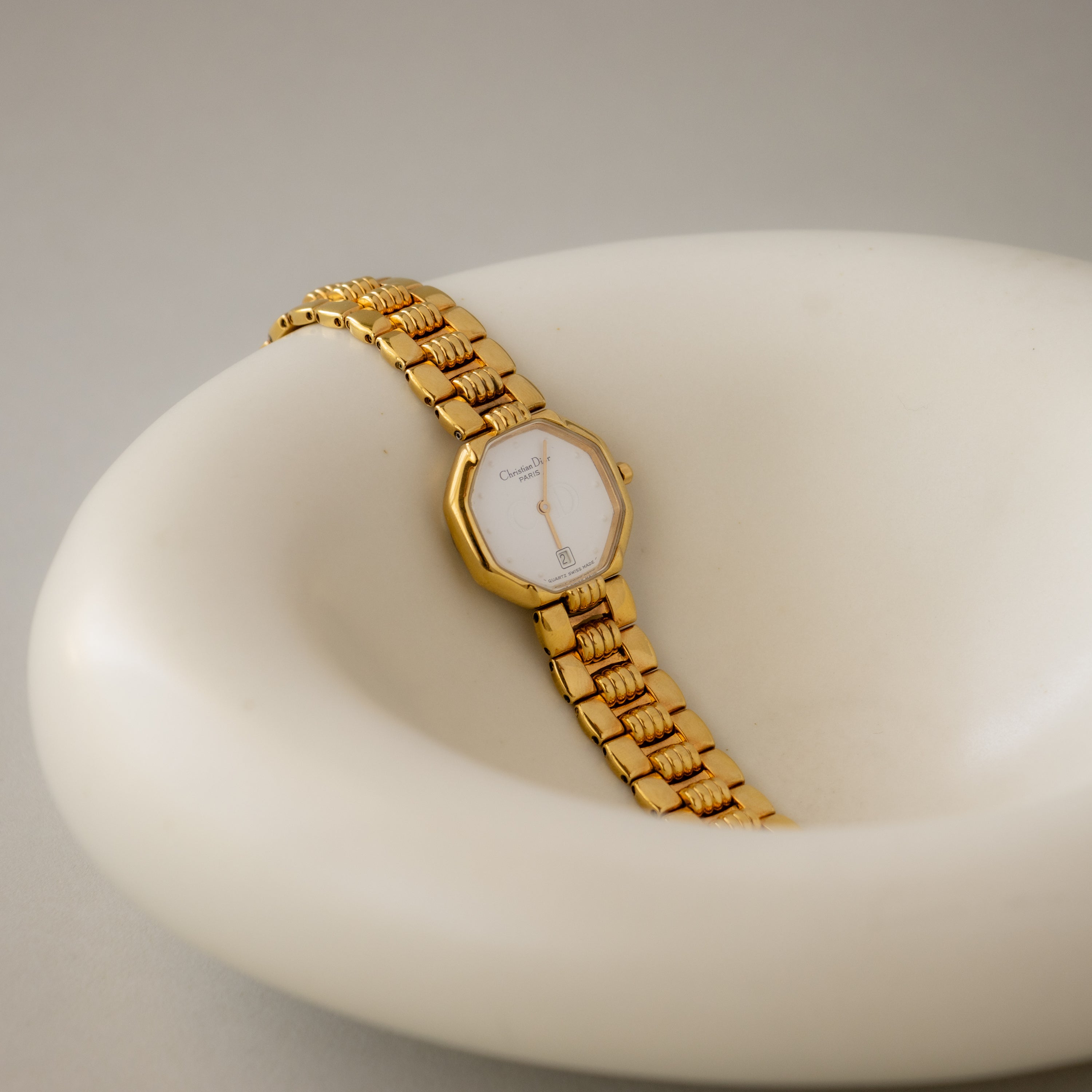 Montre octogonale suisse vintage Christian Dior en or