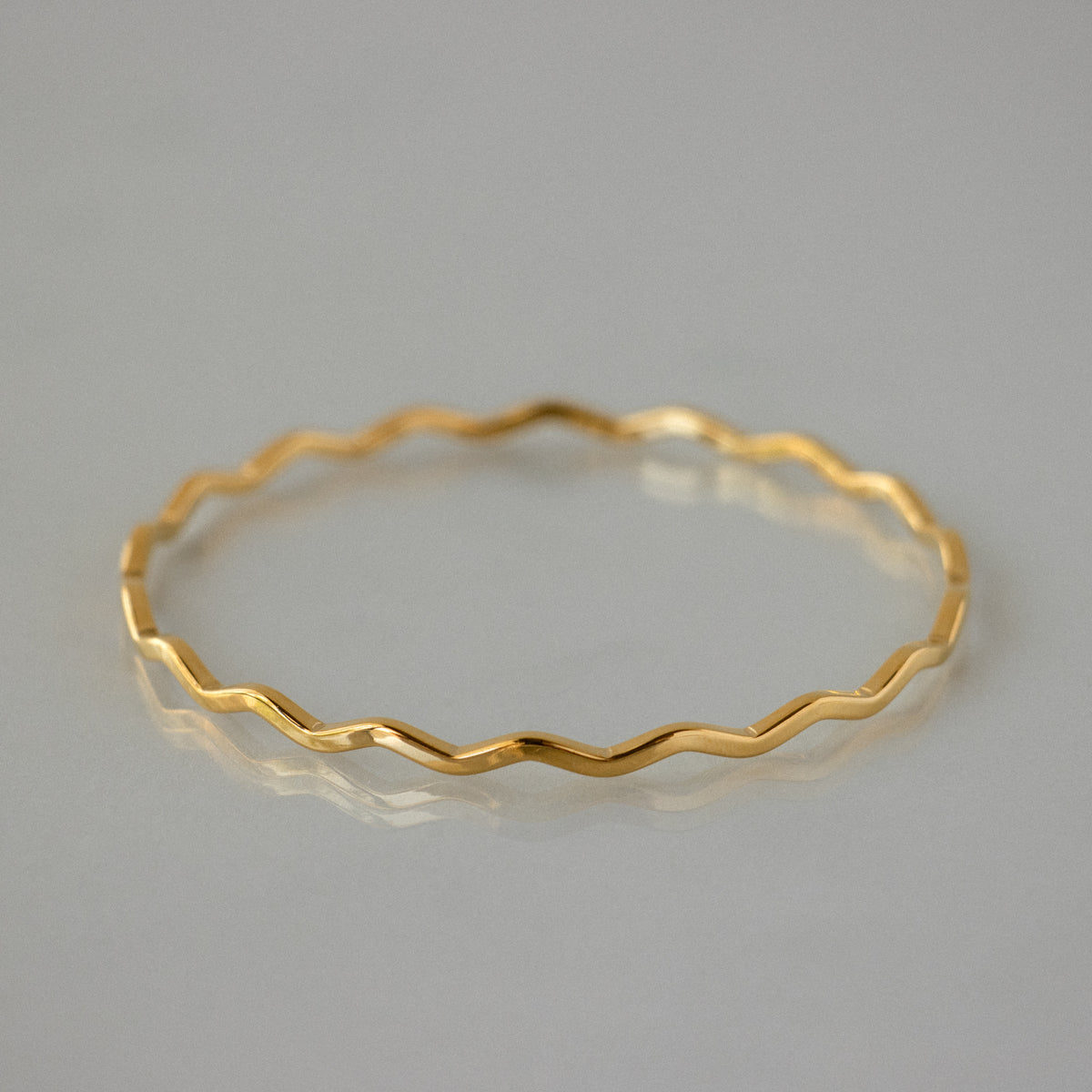 Thin Wavy Bangle