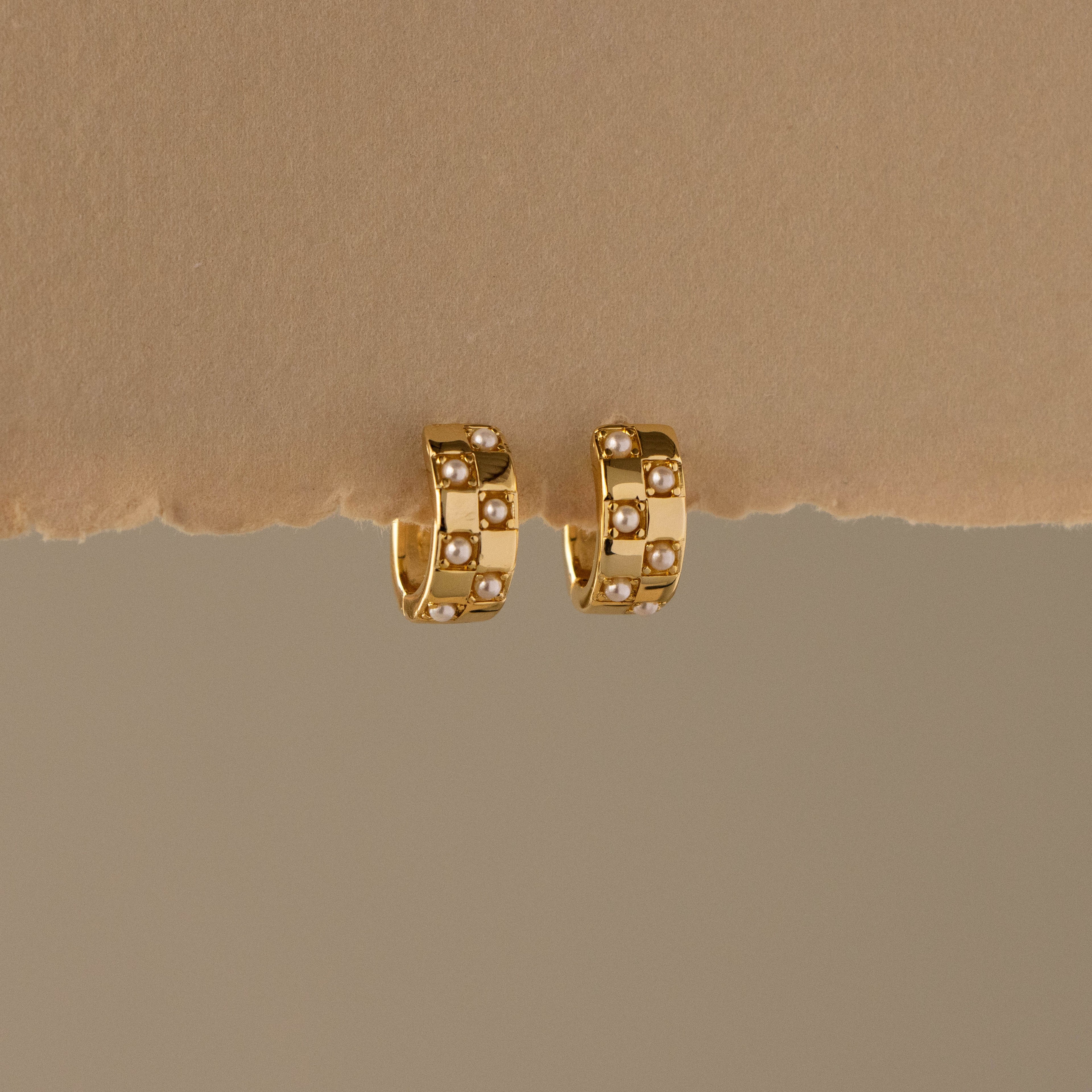 Chunky Checkered Pearl Huggies