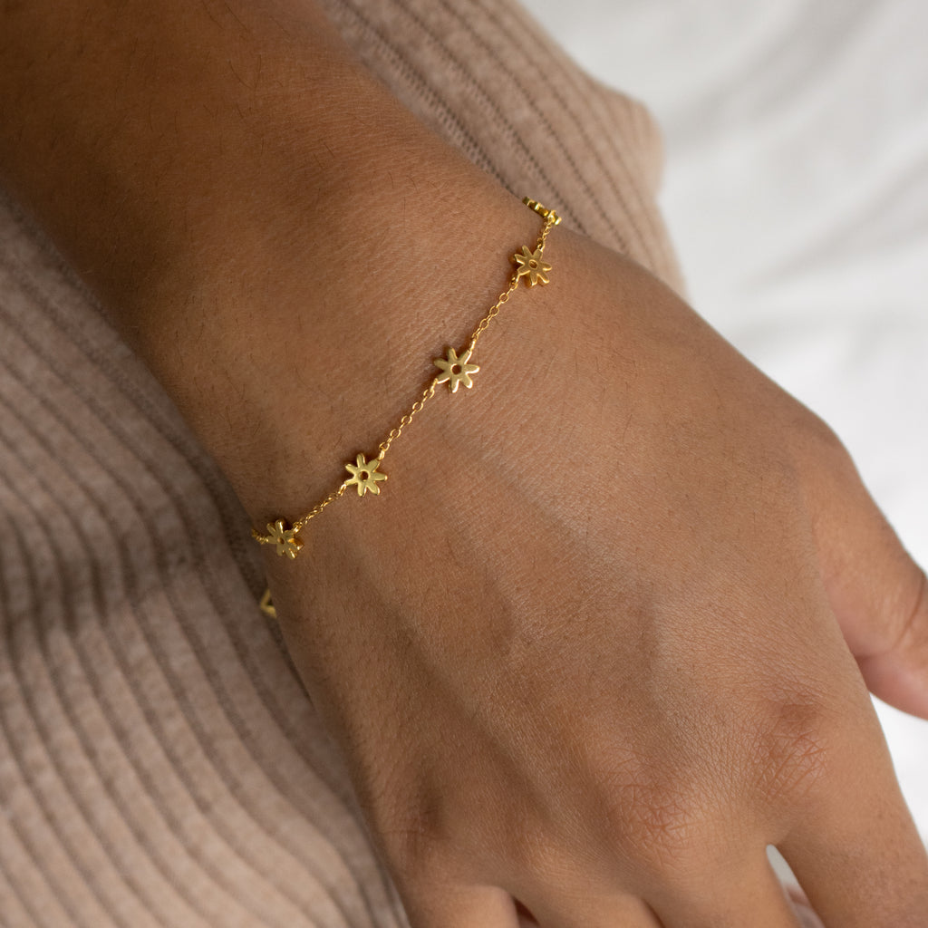 Flower Child Necklace & Bracelet Set in 18K Gold