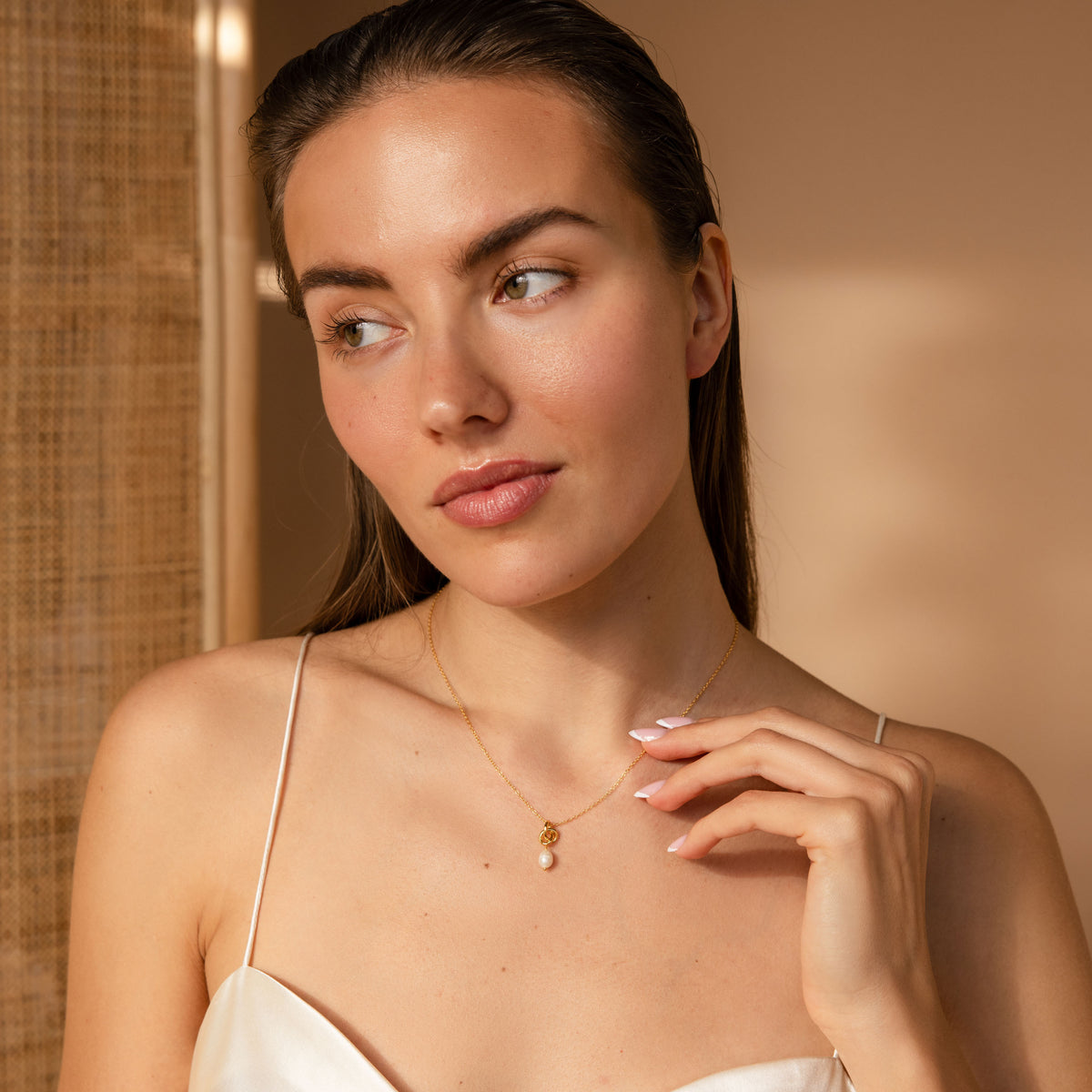 Dainty Knot Pearl Necklace