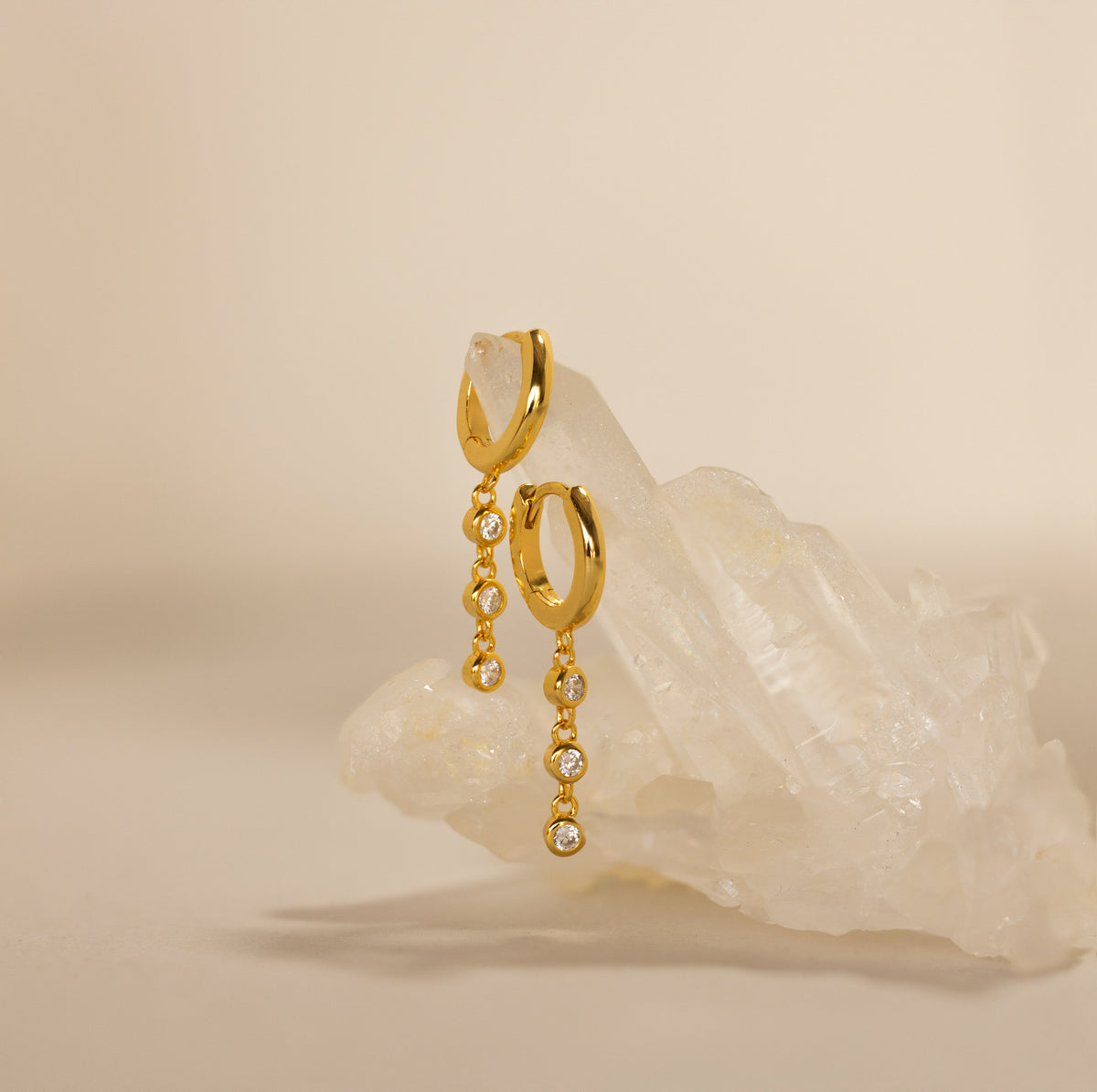 Dangling Diamond Chain Huggies
