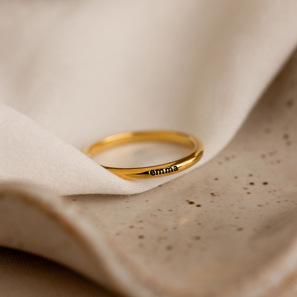 Bague avec petit nom gravé