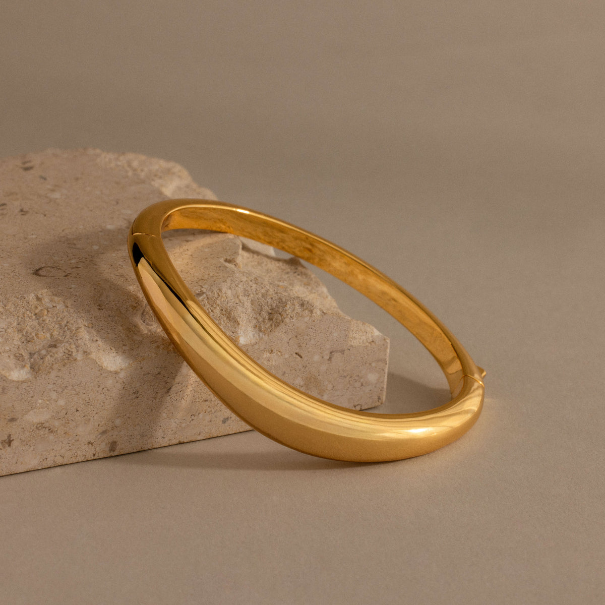 Curved Dome Bangle in 18K Gold
