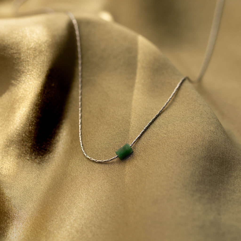 Collier de barre de jade délicat