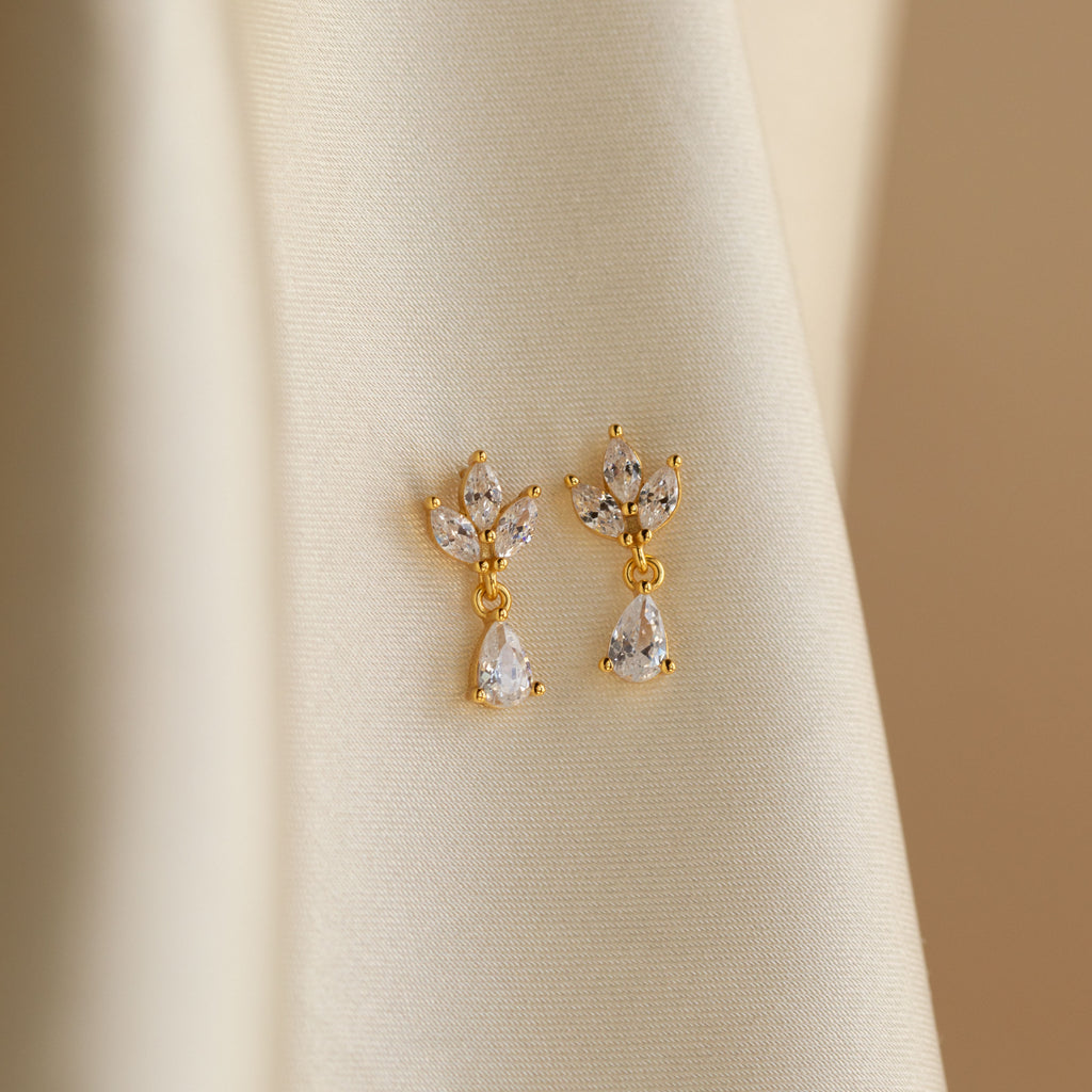 Puces d'oreilles pendantes diamant marquise
