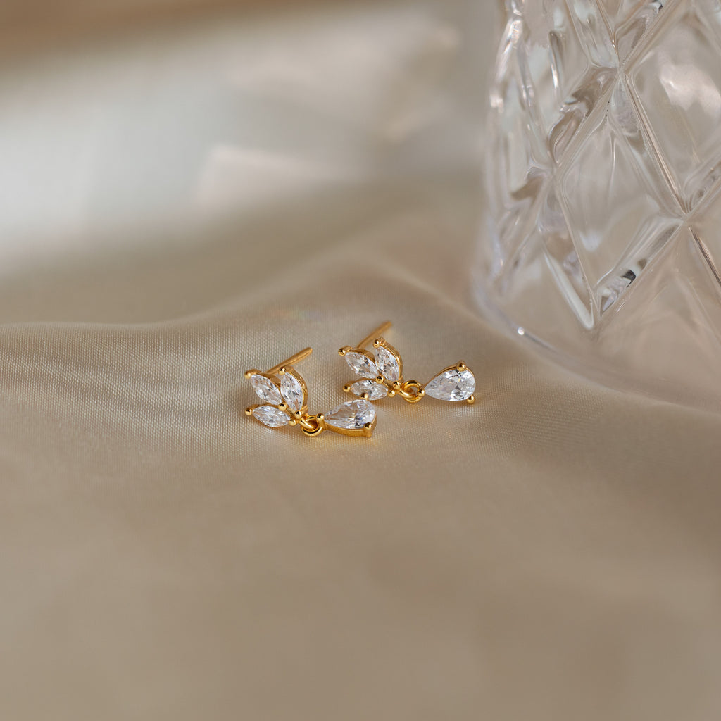 Puces d'oreilles pendantes diamant marquise