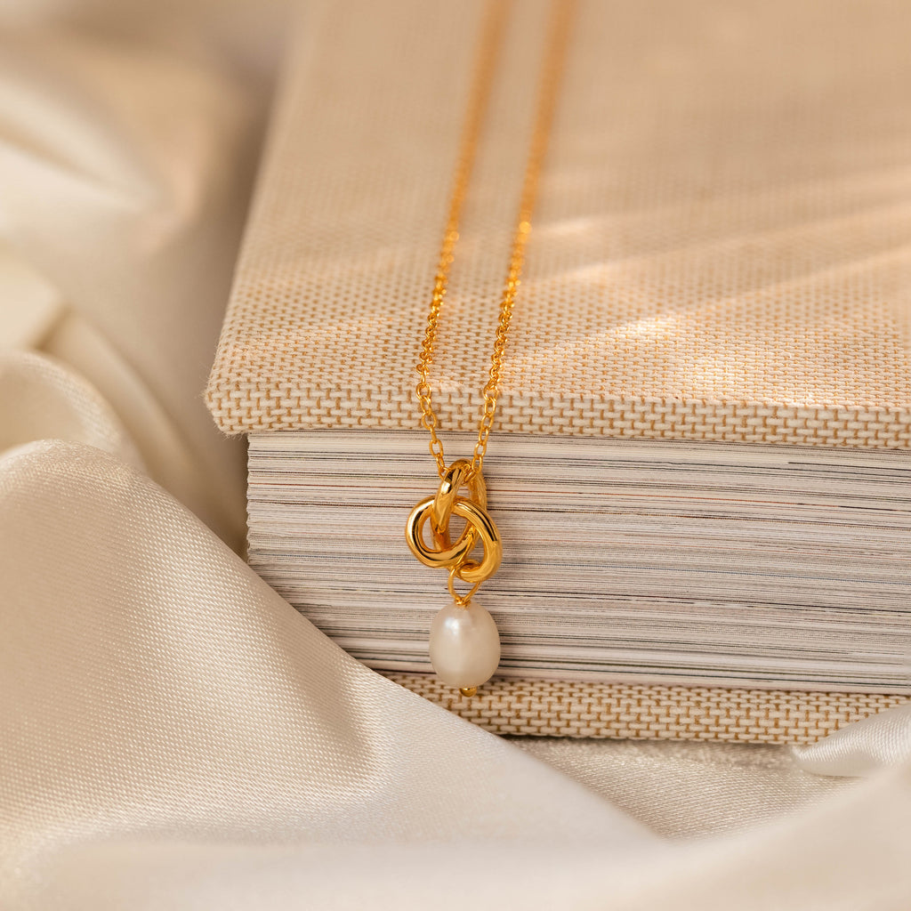 Dainty Knot Pearl Necklace