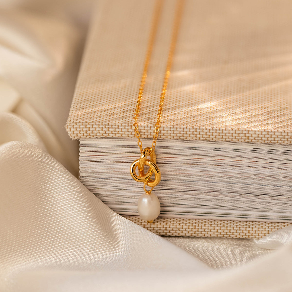 Dainty Knot Pearl Necklace