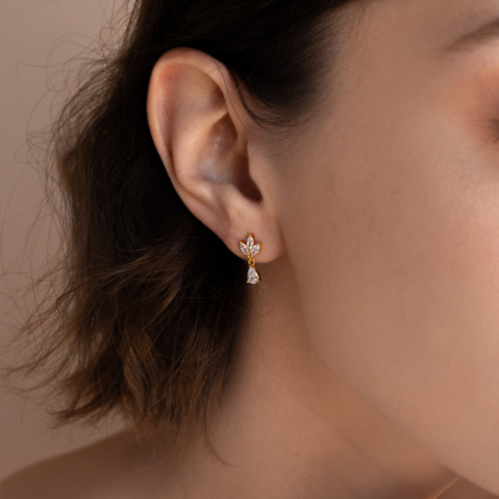 Puces d'oreilles pendantes diamant marquise