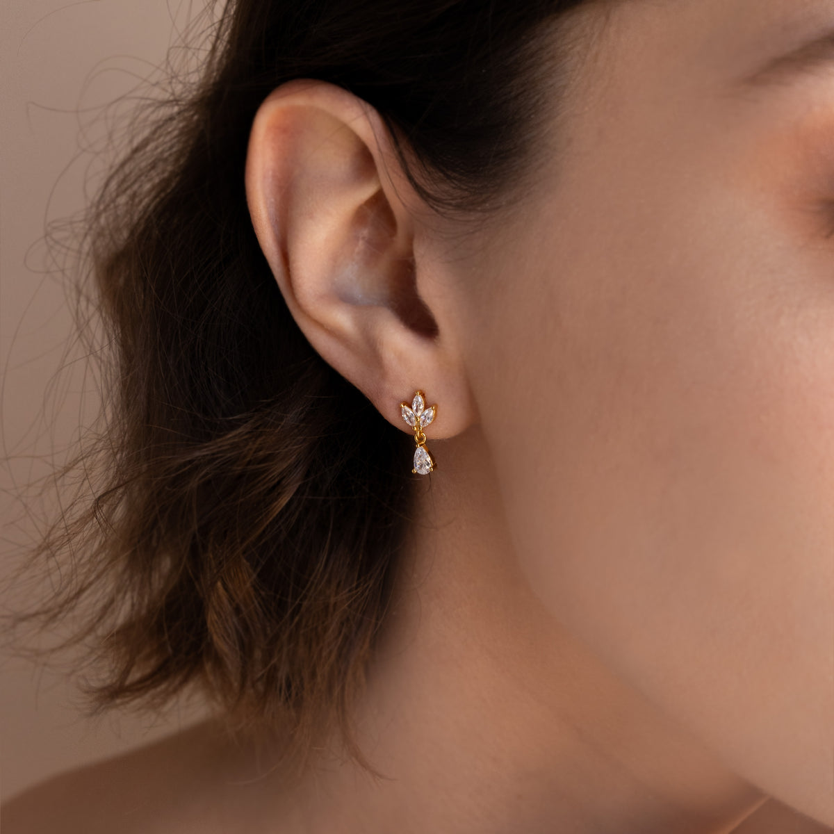 Puces d'oreilles pendantes diamant marquise