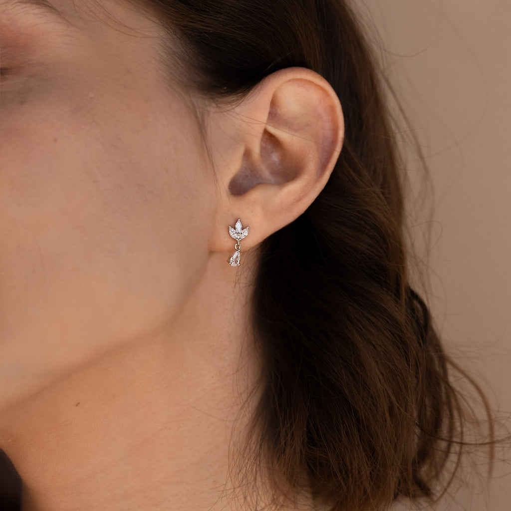 Aretes colgantes con diamantes de talla marquesa