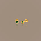 Clous d'oreilles à dos plat avec pierre de naissance et lunette carrée