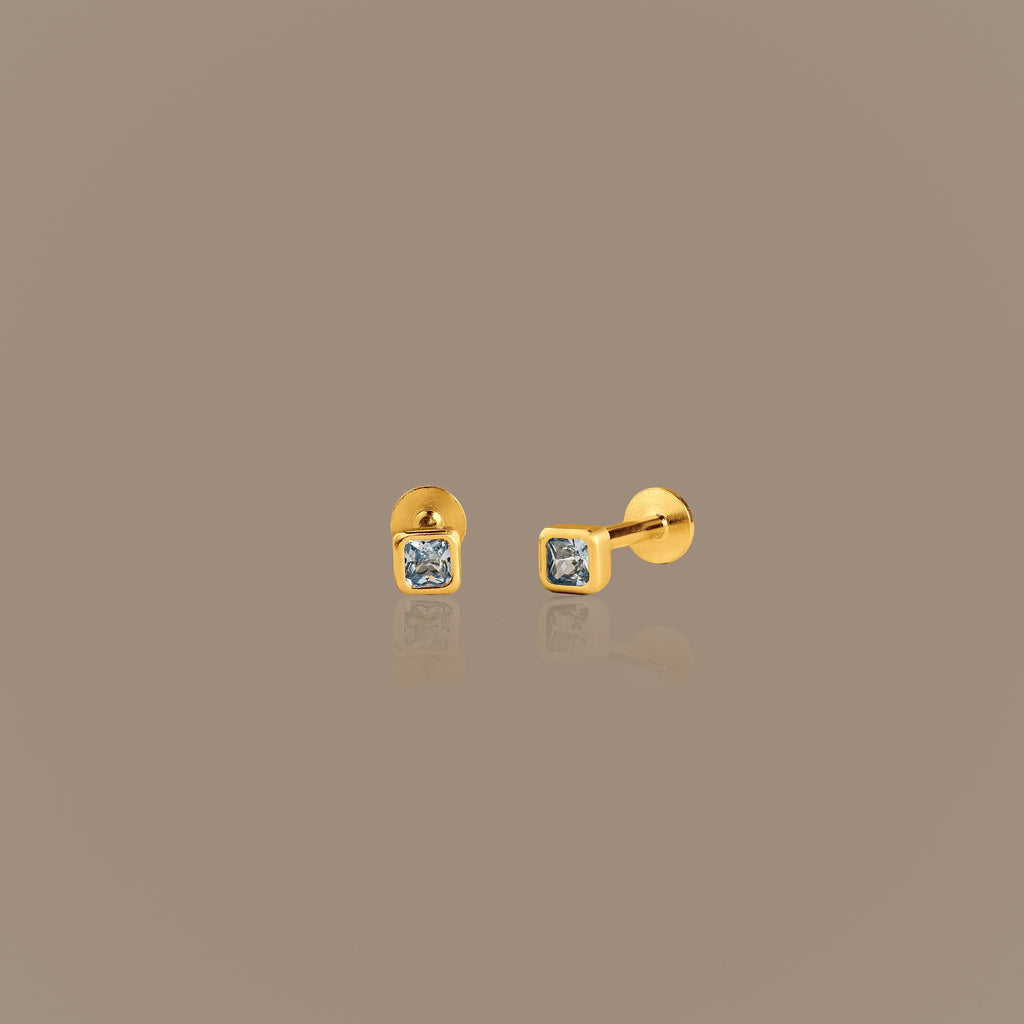 Clous d'oreilles à dos plat avec pierre de naissance et lunette carrée