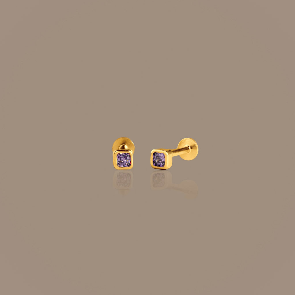 Clous d'oreilles à dos plat avec pierre de naissance et lunette carrée