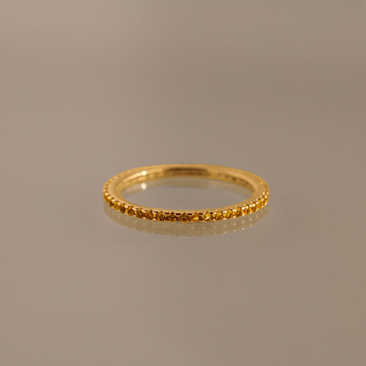 Anillo de eternidad con piedra natal 