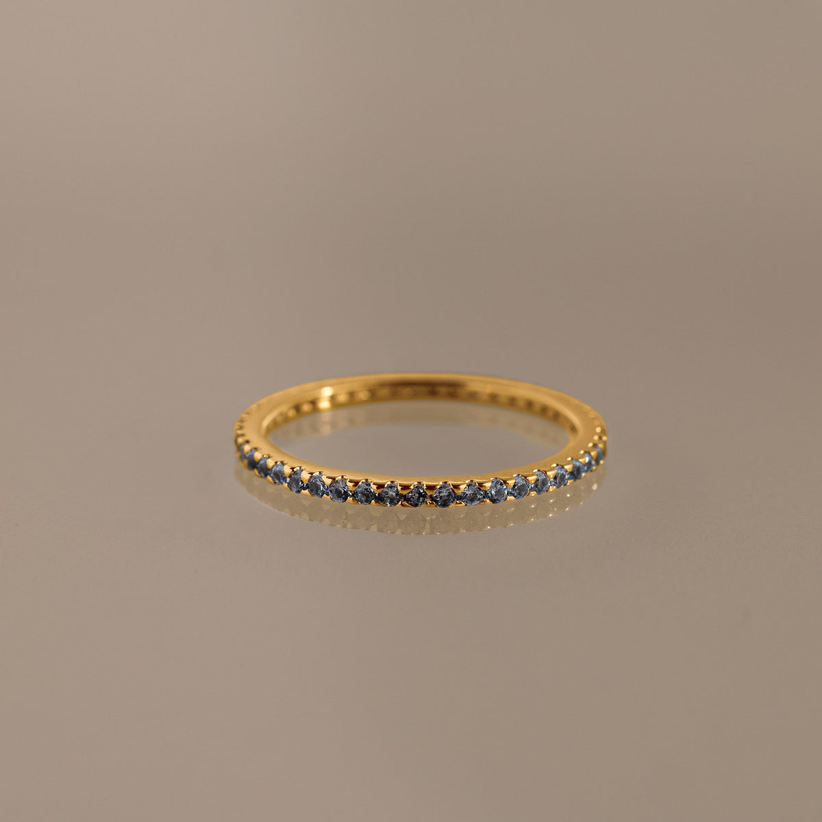 Anillo de eternidad con piedra natal 
