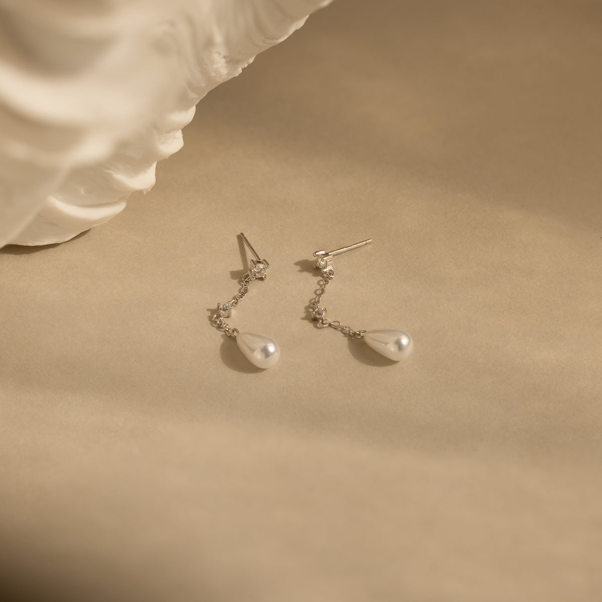 Pendientes de cadena de perlas de diamantes