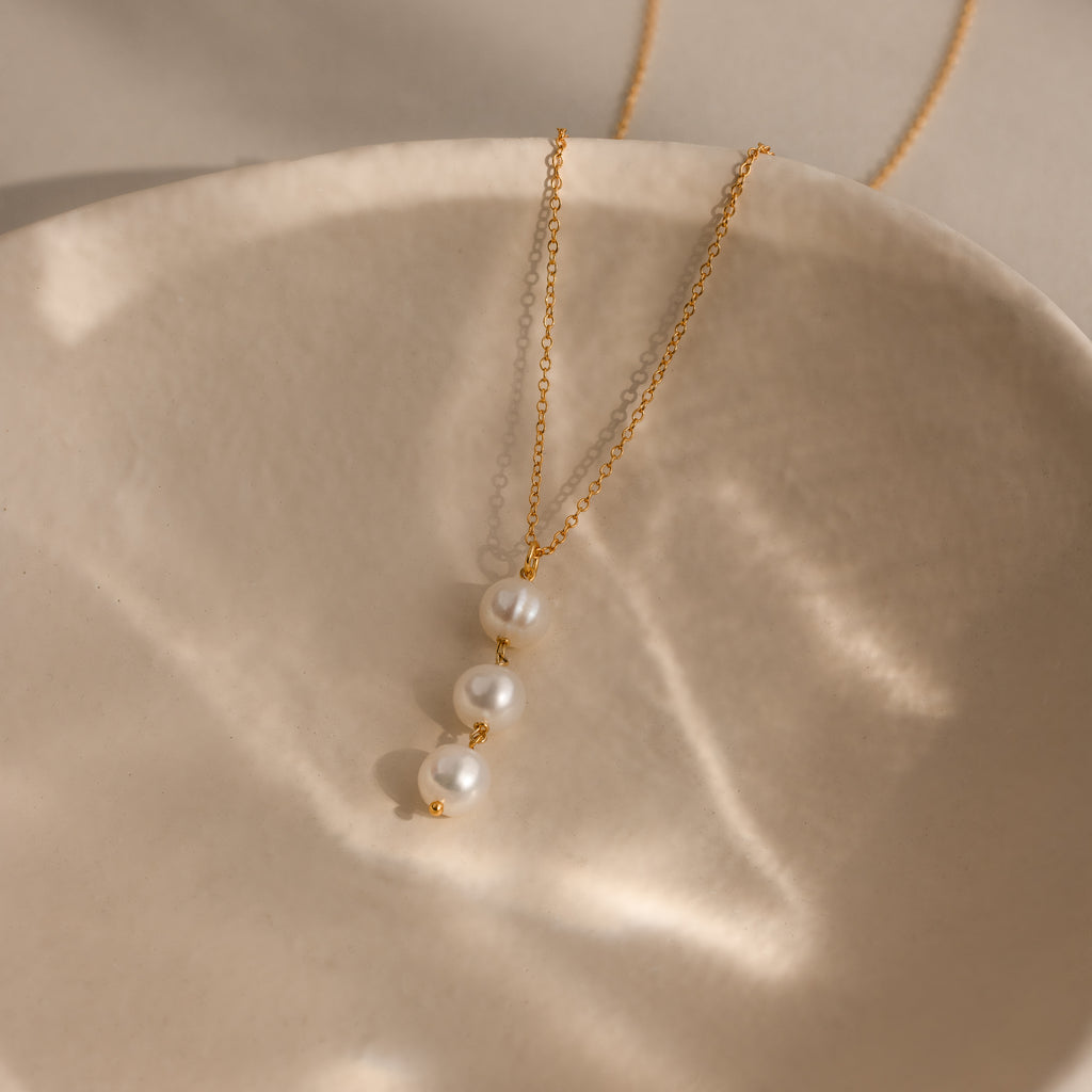 Pearl Cascade Jewelry Set in 18K Gold
