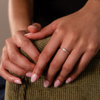 Anillo de diamantes con ópalo marquesa