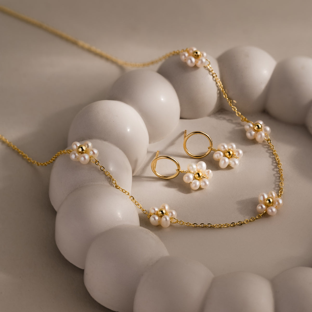 Flower Pearl Jewelry Set in 18K Gold